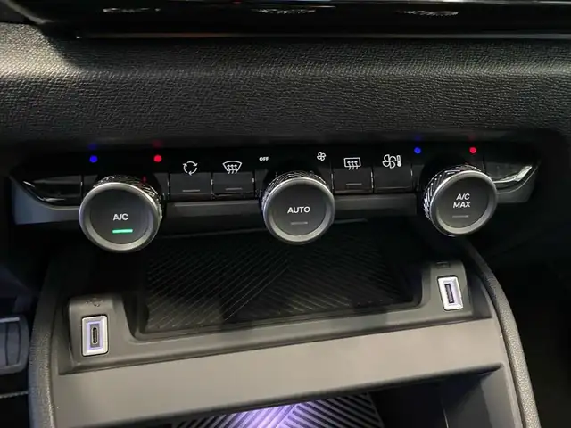 Citroen C4 view 11