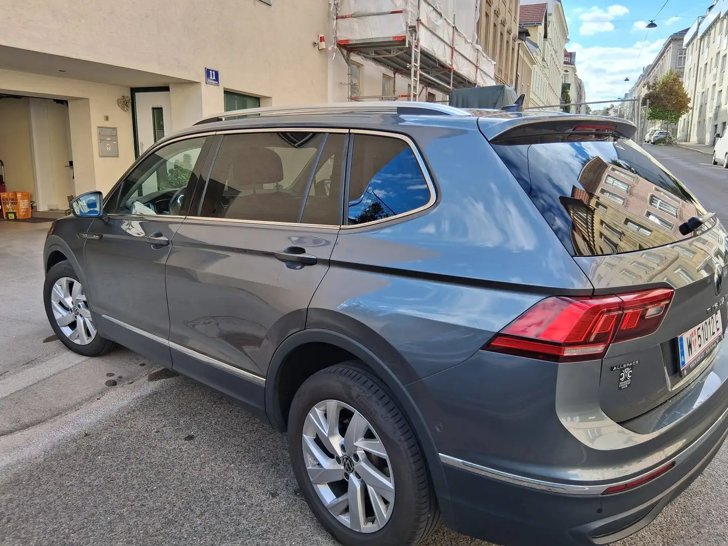Volkswagen Tiguan Allspace Tiguan 2,0 TDI SCR DSG Allspace R-Line R-Line Grau - 2