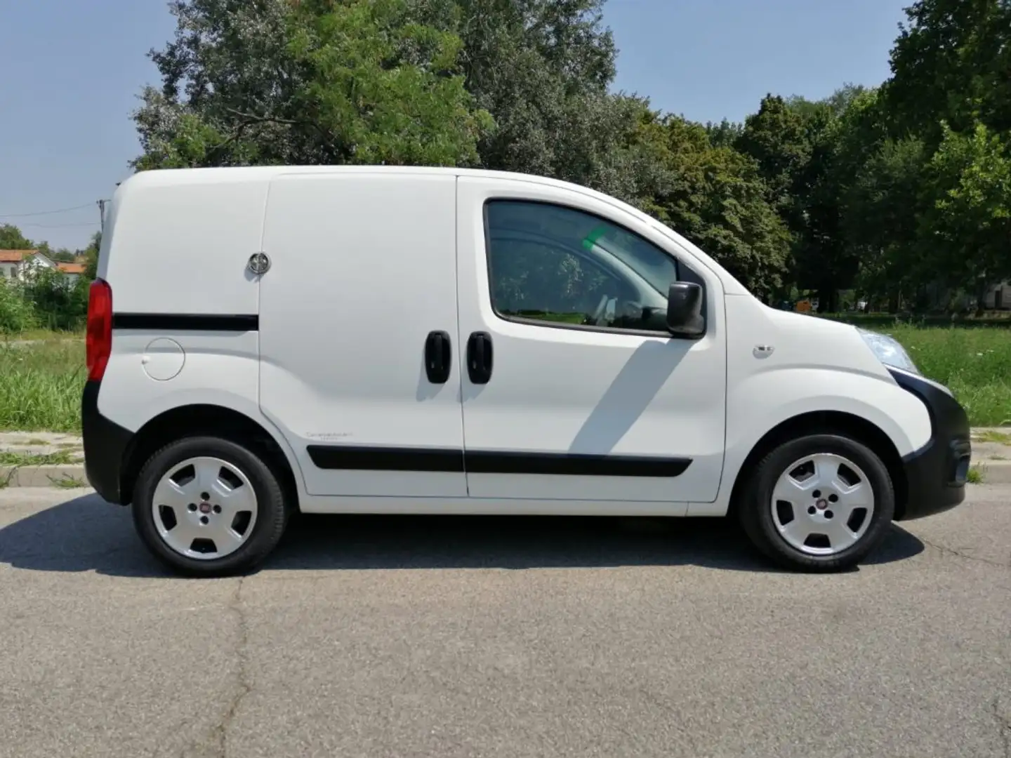 Fiat Fiorino 1.3 MJT 95CV Cargo SX Biały - 2