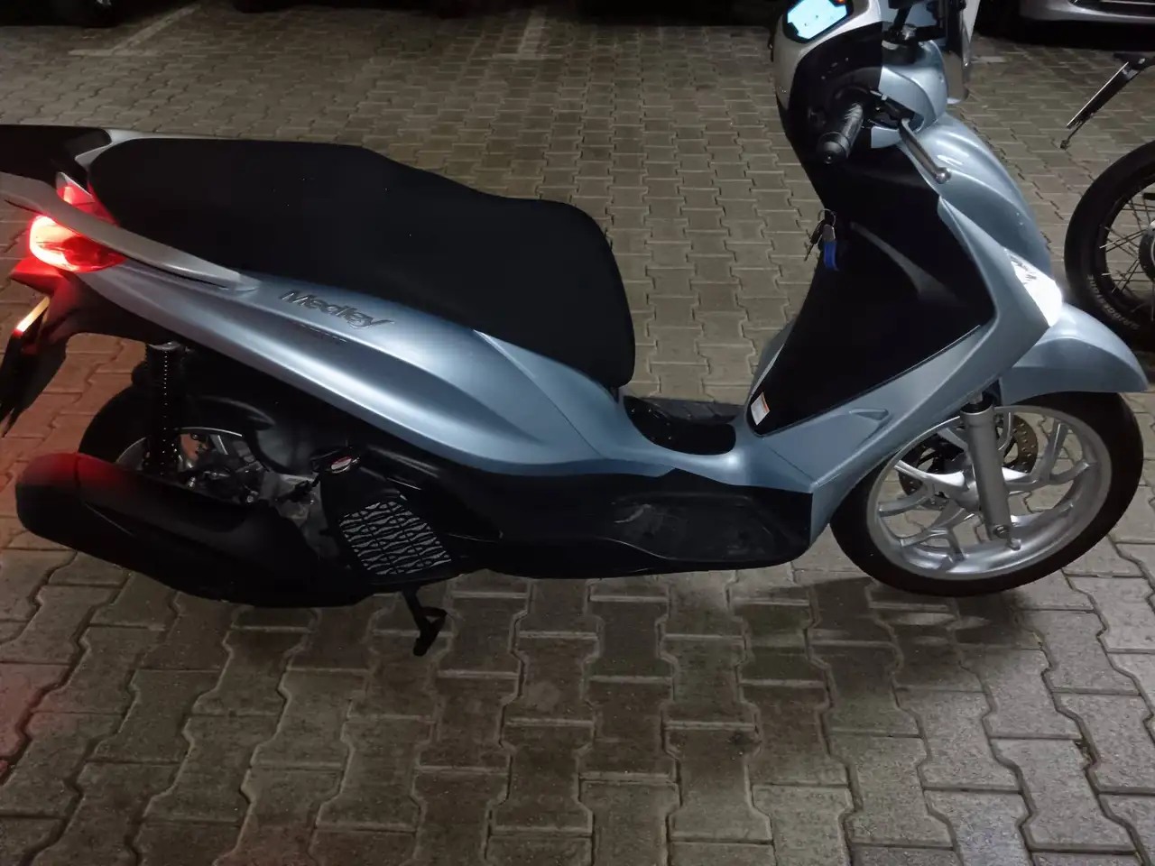 Piaggio Medley 200