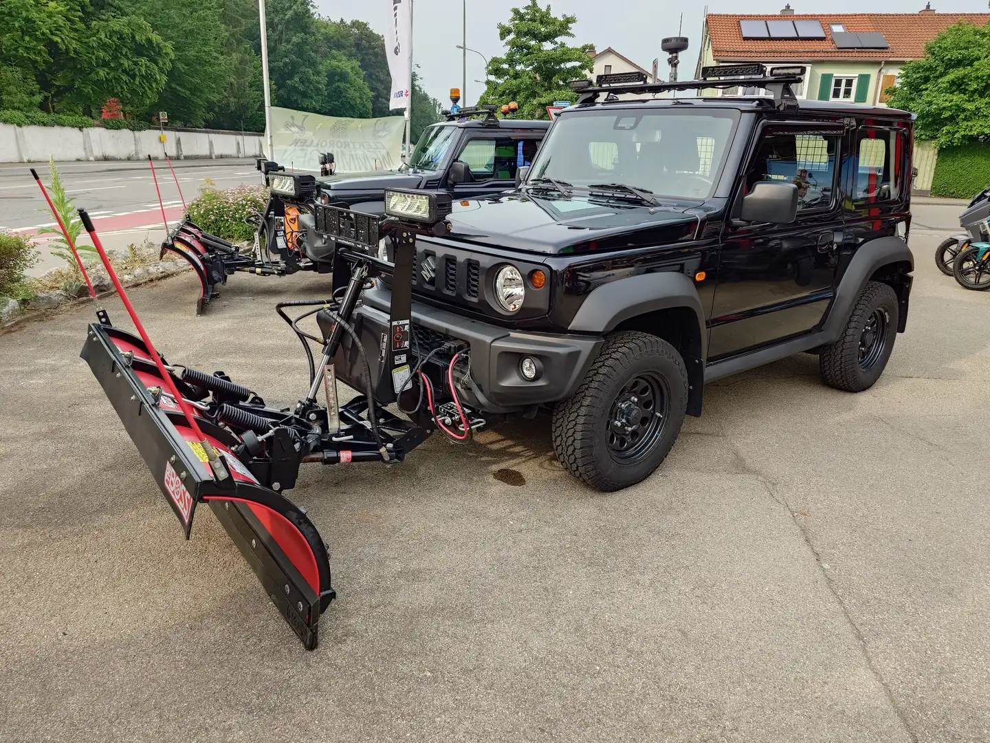 Suzuki Jimny Comfort Winterdienst mit Schneeschild & Streuer Černá - 2