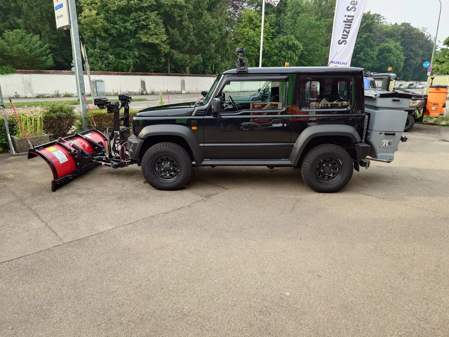 Suzuki Jimny Comfort Winterdienst mit Schneeschild & Streuer Černá - 1