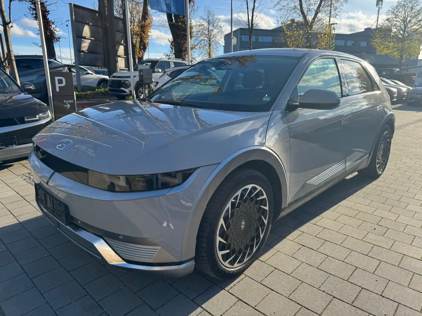 Hyundai IONIQ 5 72 Techniq Elektro 2xKlima 4xSHZ ACC AUT Grau - 2