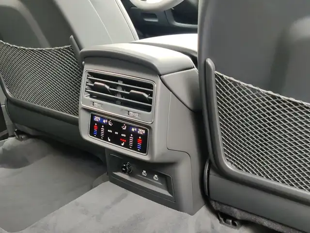 Audi RS Q8 view 15