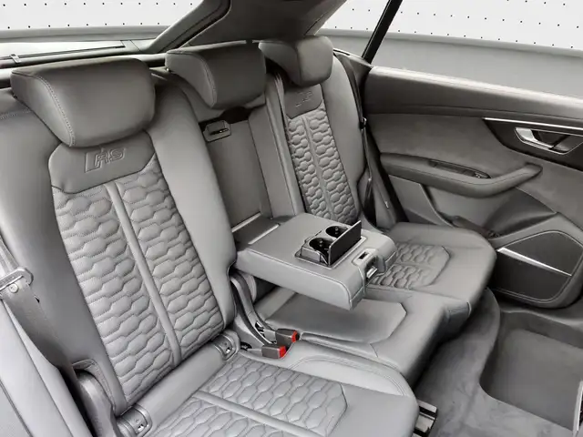 Audi RS Q8 view 14