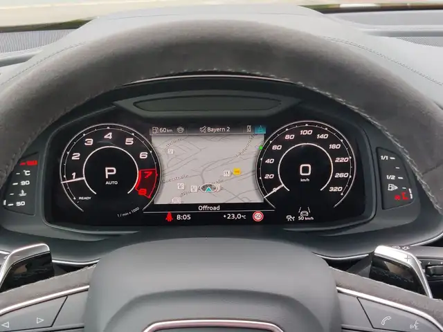 Audi RS Q8 view 9