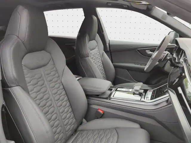 Audi RS Q8 view 4