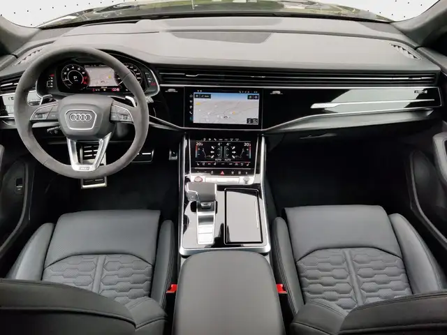 Audi RS Q8 view 5