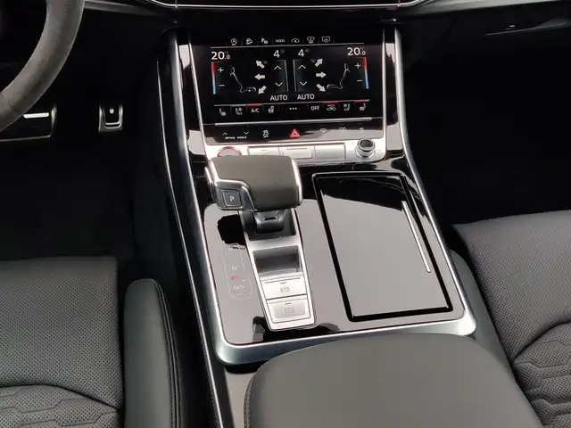 Audi RS Q8 view 7