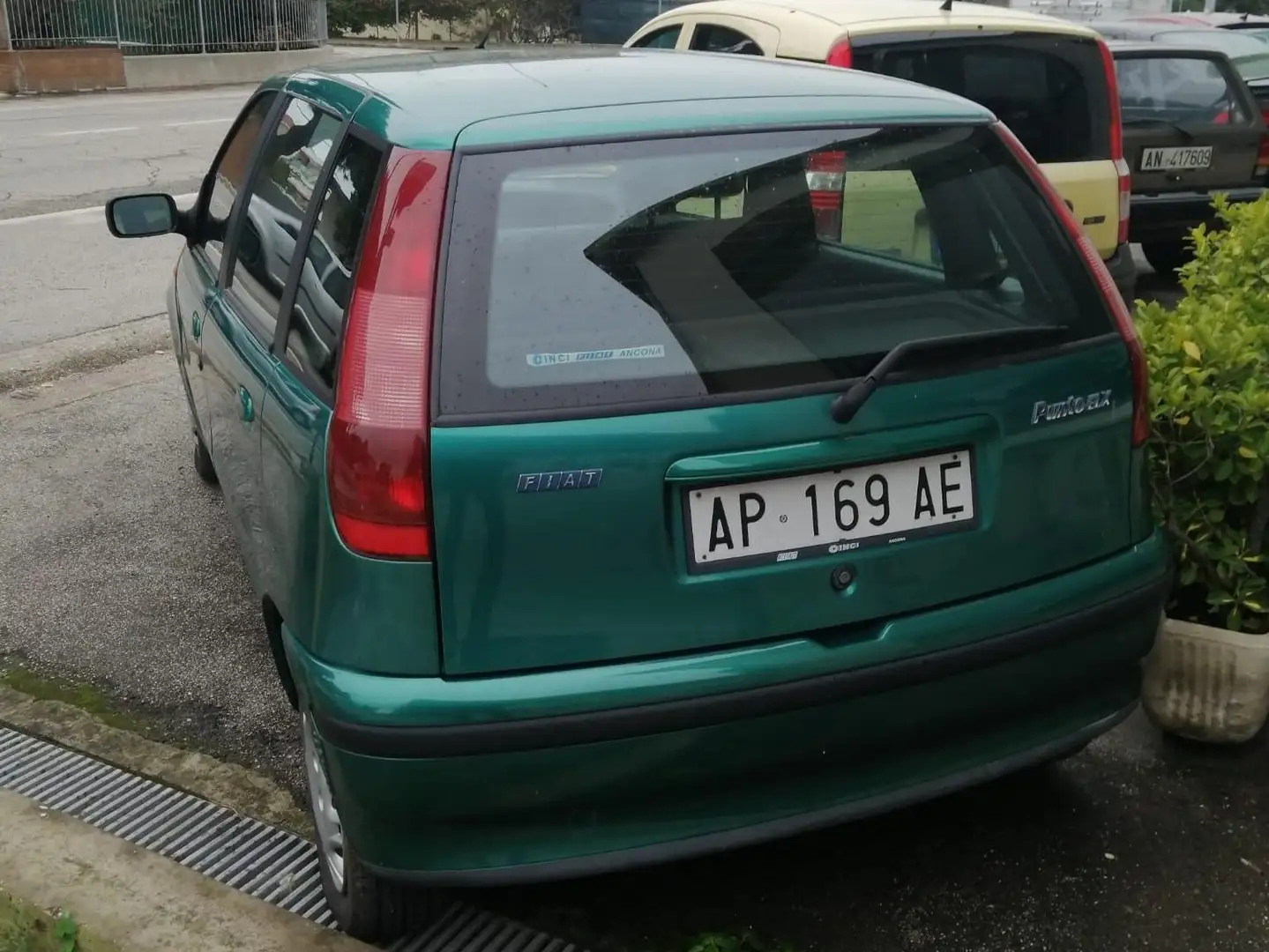 Fiat Punto Punto 5p 1.2 ELX 75cv Verde - 2