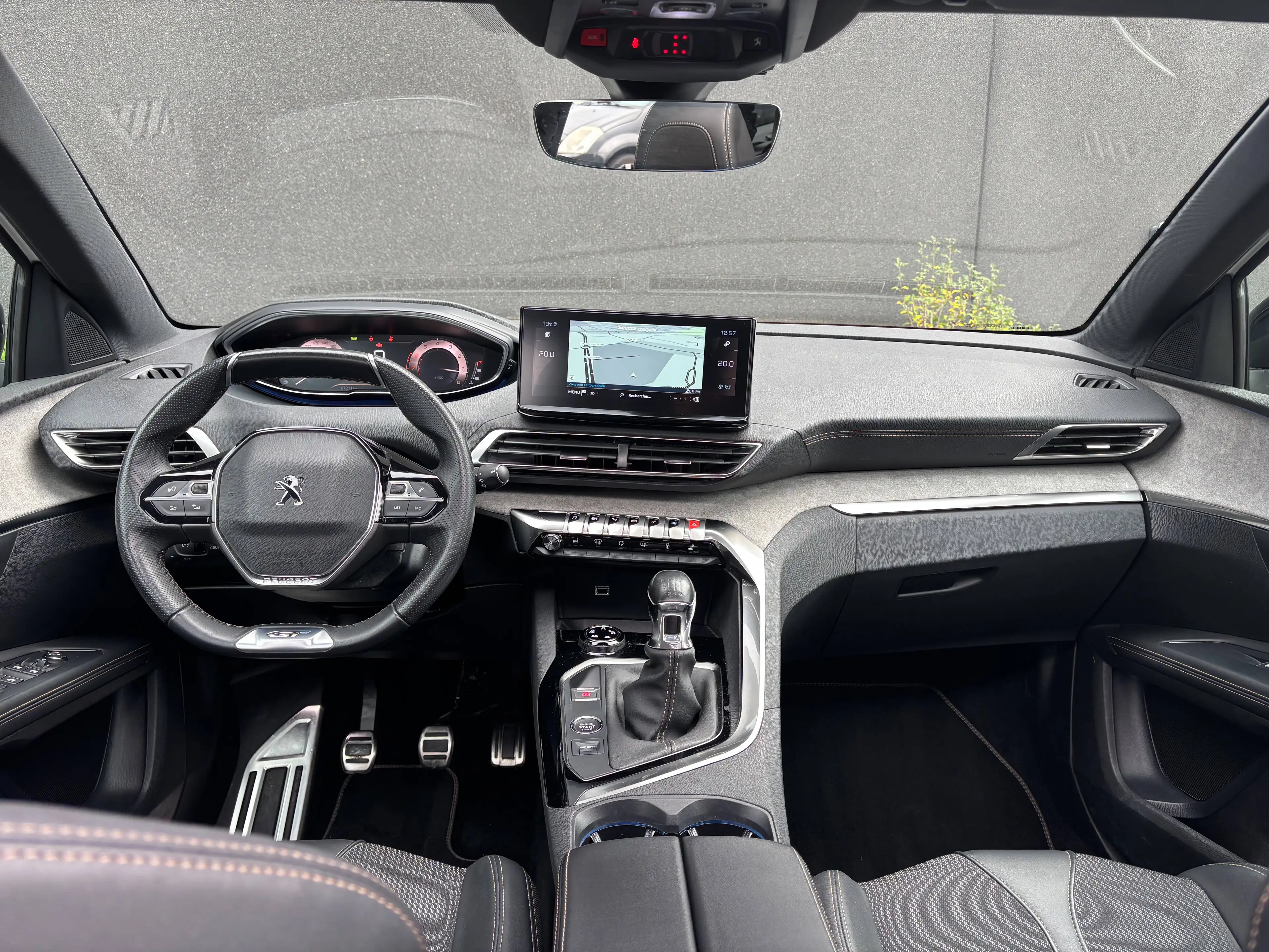 Peugeot 5008 5008 GT - 7 PLACES - Toit ouvrant - GPS -Caméra — photo 12