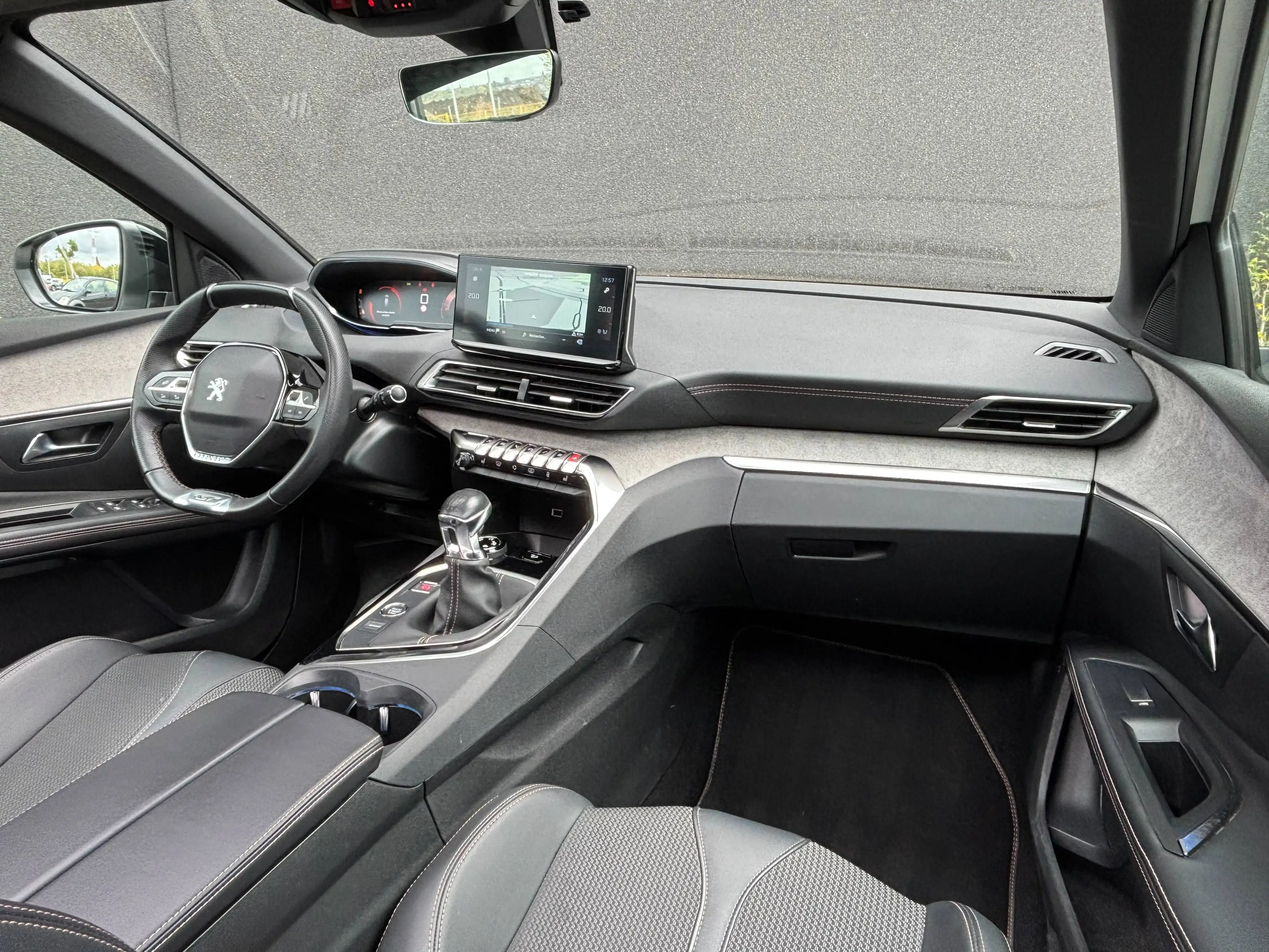 Peugeot 5008 5008 GT - 7 PLACES - Toit ouvrant - GPS -Caméra — photo 13