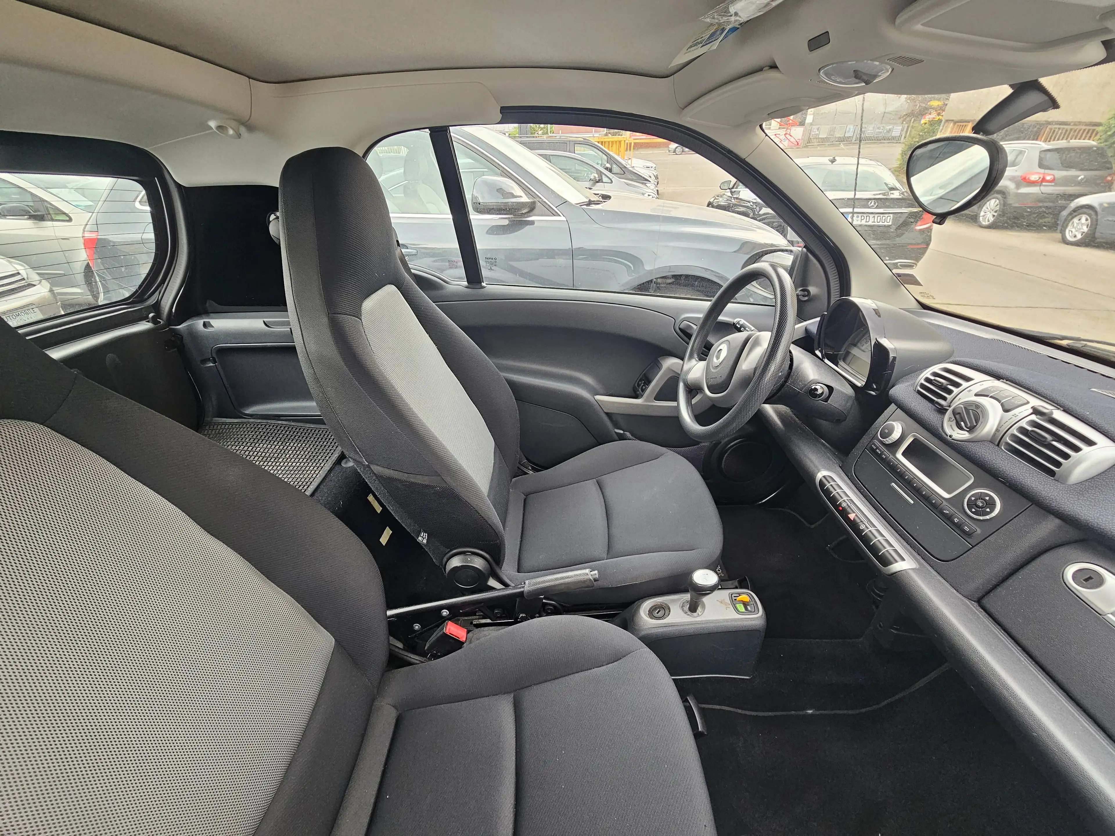 smart forTwo 1.0 Micro Hybrid Drive 45 kW (451.334) Automatik Klima — photo 4