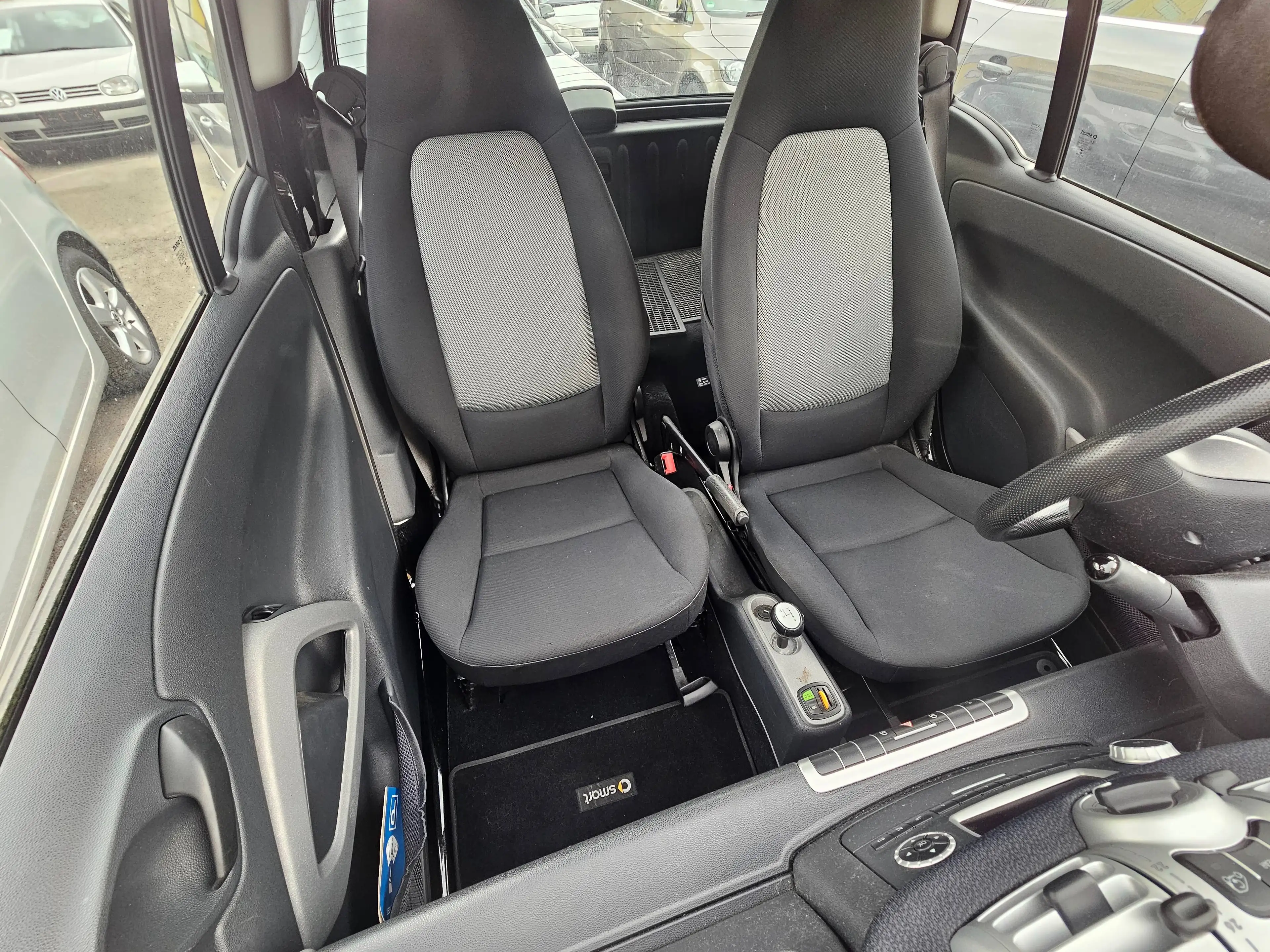 smart forTwo 1.0 Micro Hybrid Drive 45 kW (451.334) Automatik Klima — photo 5