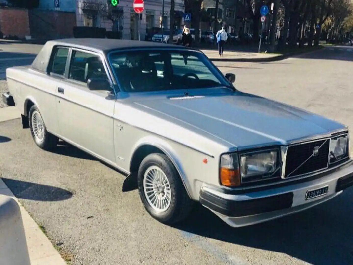 Volvo 262 2,7cc 1’ serie ex conc.Volvo Srebrny - 1