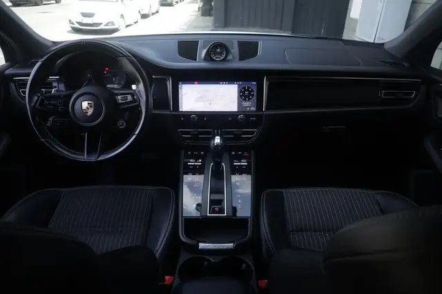Porsche Macan view 2