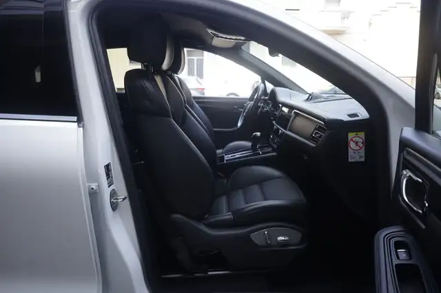 Porsche Macan view 13