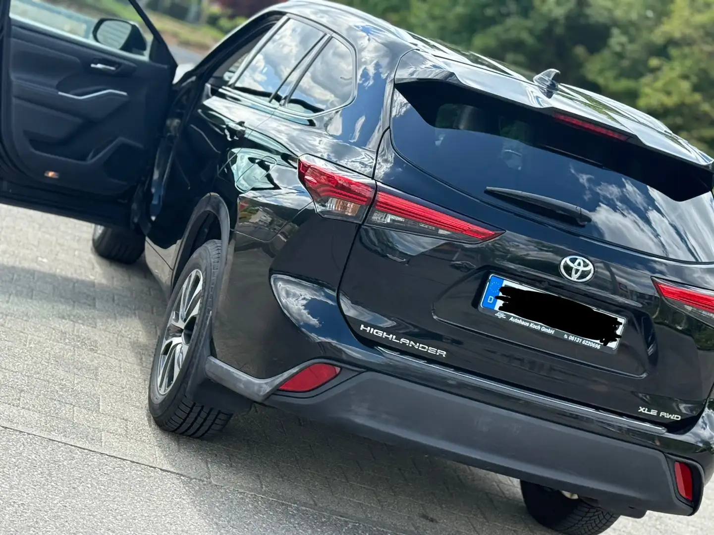 Toyota Highlander xle Schwarz - 2
