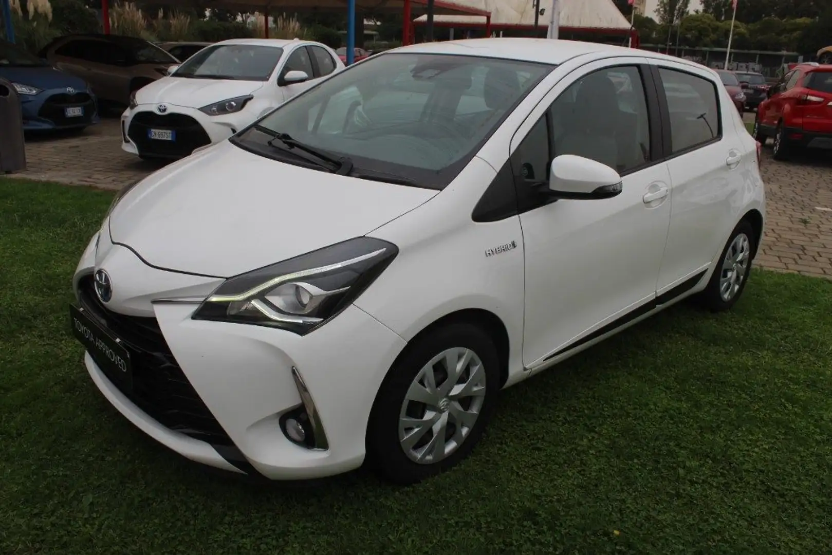 Toyota Yaris 1.5 Hybrid 5 porte Active Bianco - 1