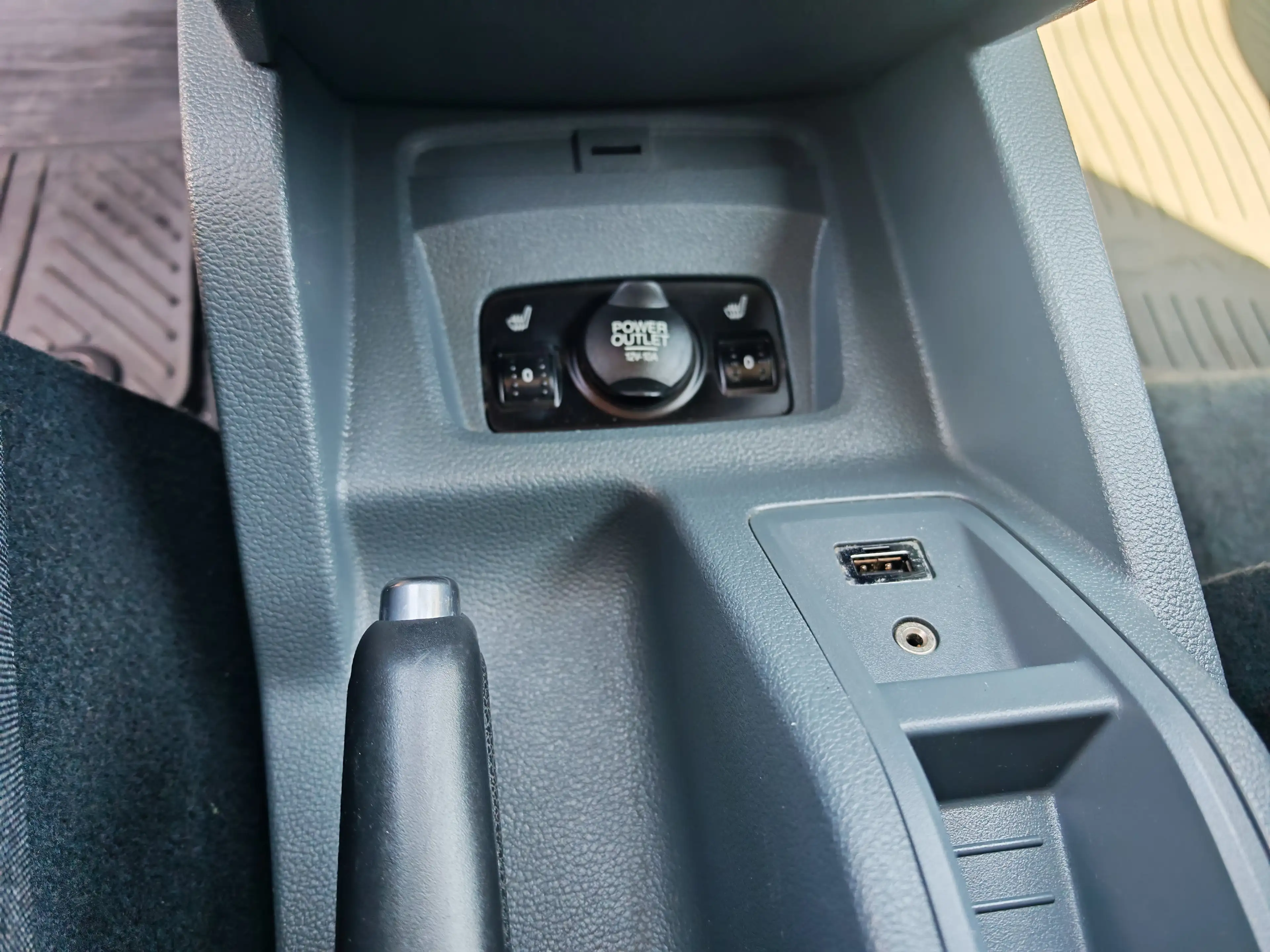 Ford Grand C-Max Trend 1.6i — photo 12