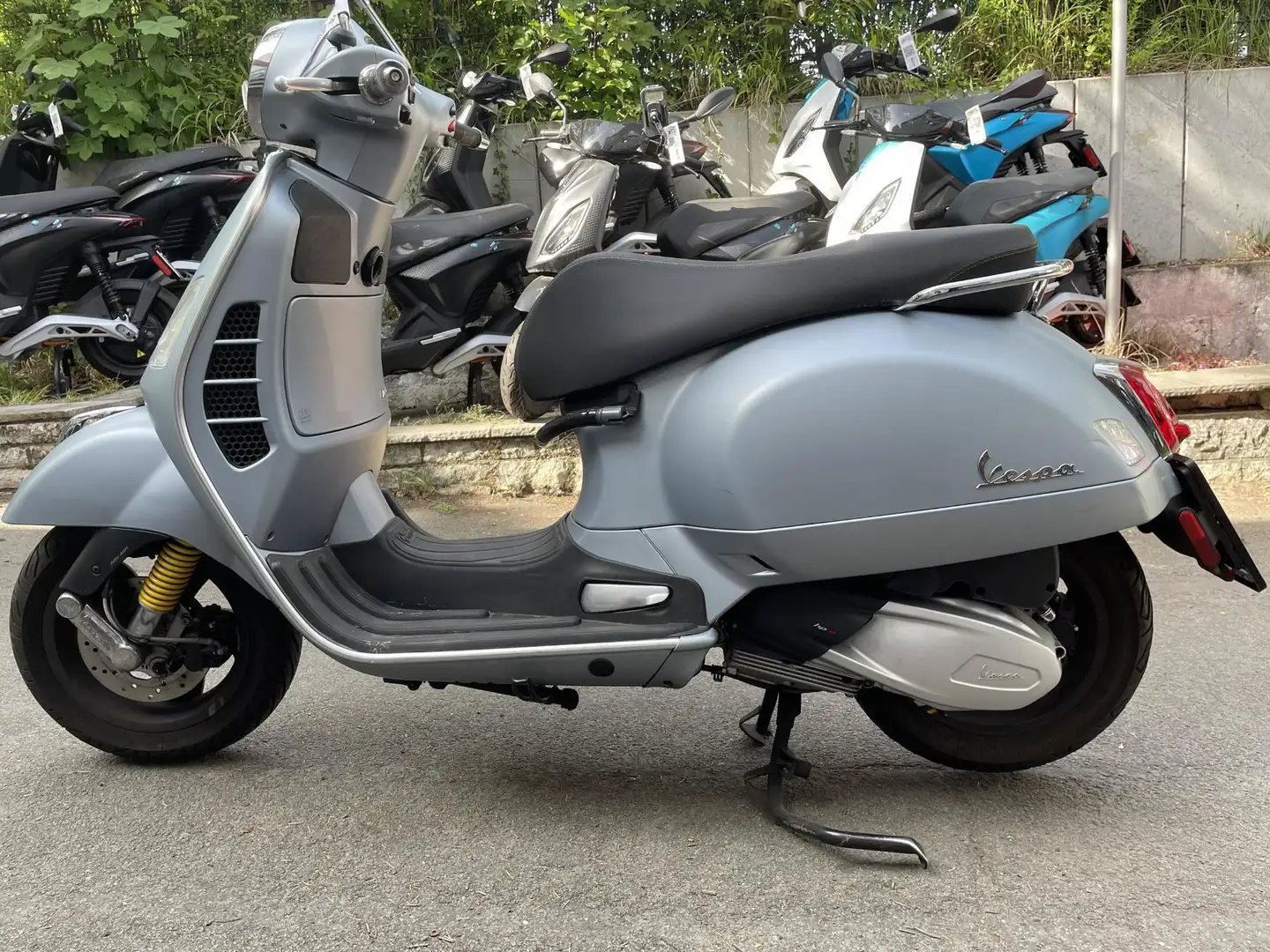 Vespa GTS Super Tech 300 ABS ASR Mia Digitaltacho siva - 2