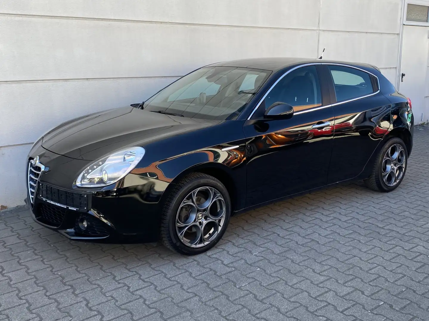 Alfa Romeo Giulietta 1.4 TB 16V Turismo Alu17 Tmat Nav Shz Noir - 2