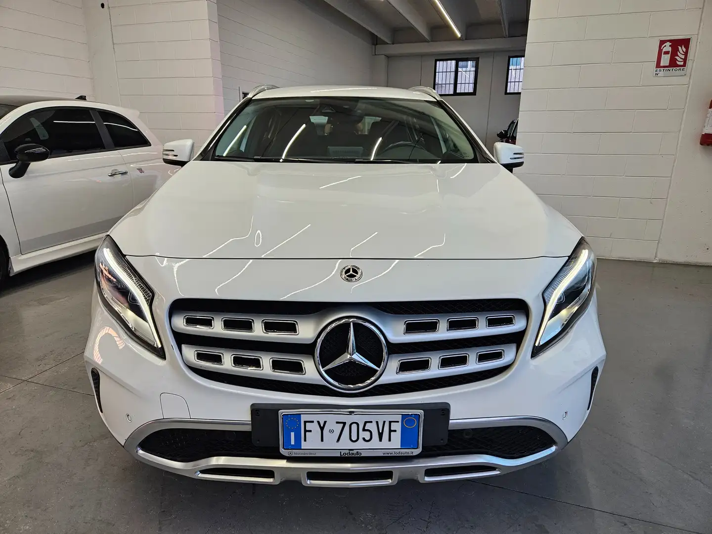 Mercedes-Benz GLA 220 GLA-X156 2017 d Sport 4matic 170cv auto Bianco - 2