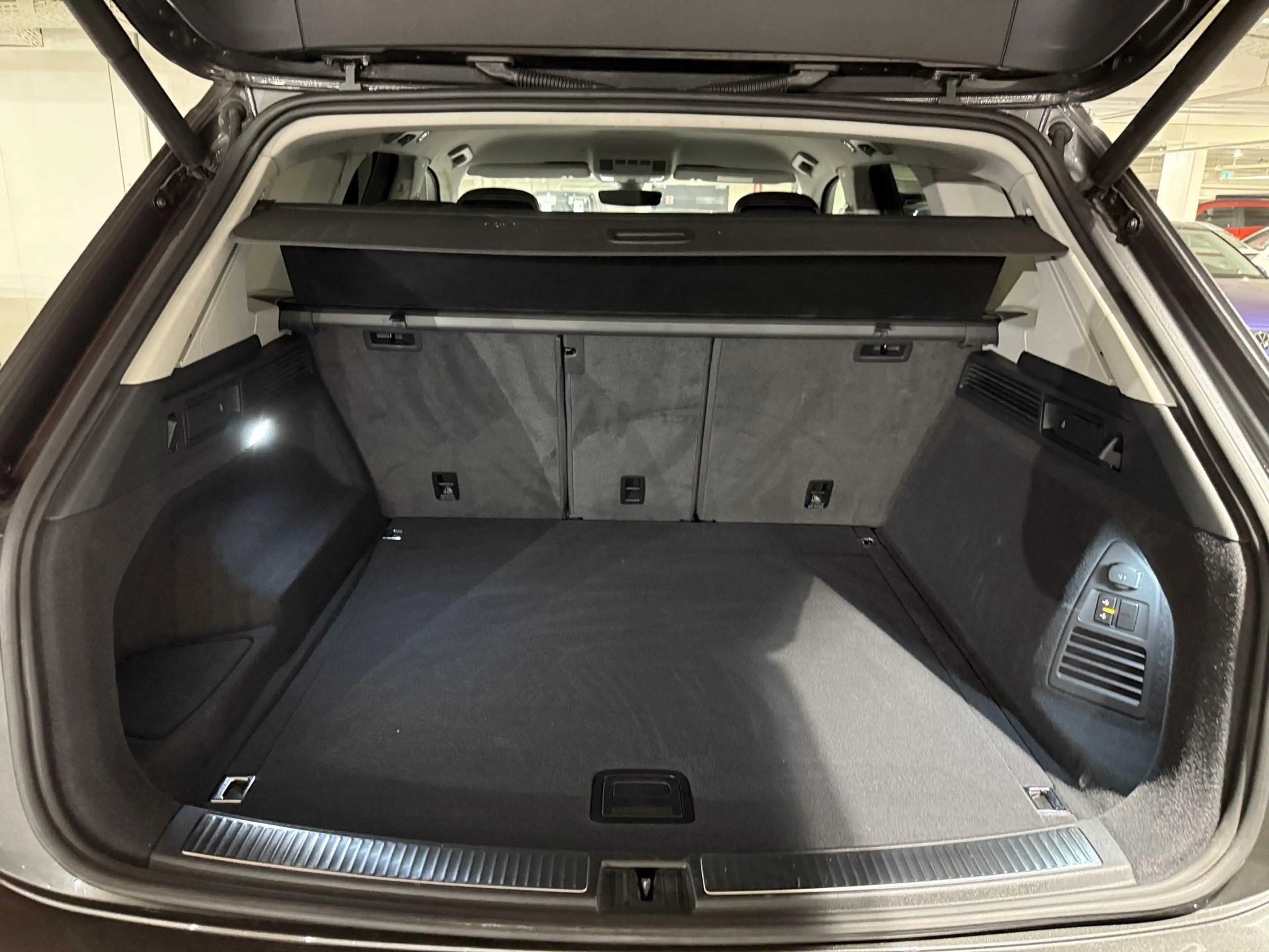 Volkswagen Touareg 3.0 TDI V6 170kW 4Motion — photo 13