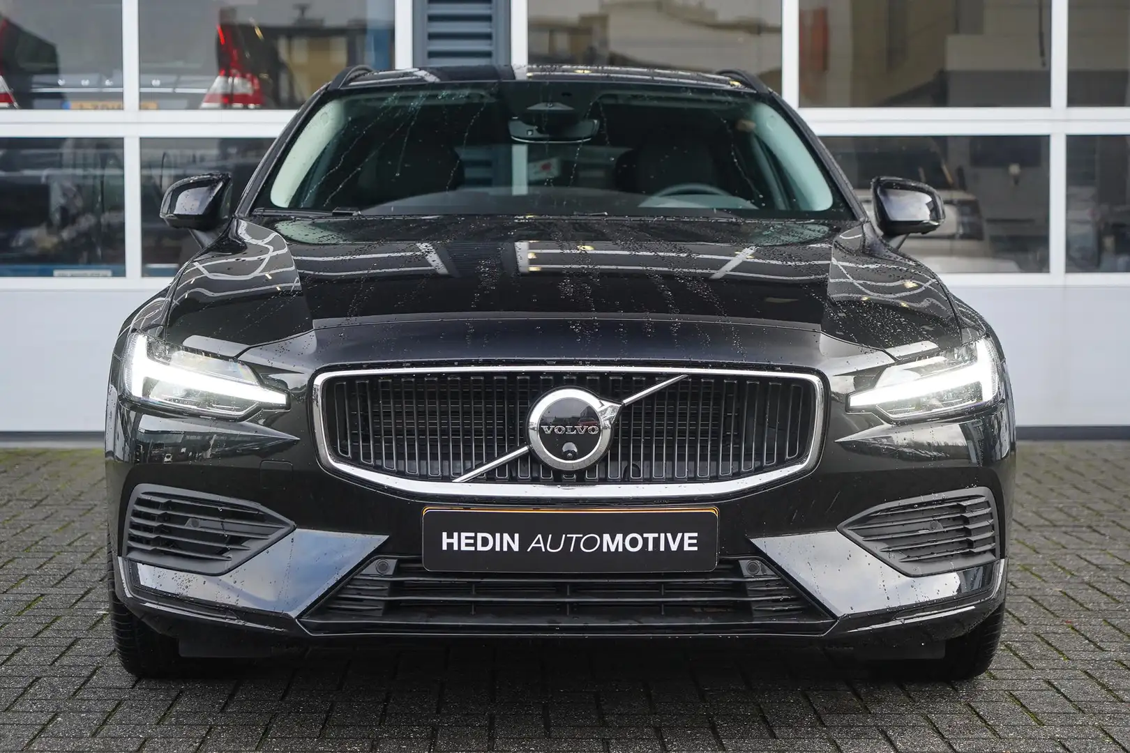 Volvo V60 2.0 T6 Plug-in hybrid AWD Core Bright Schwarz - 2