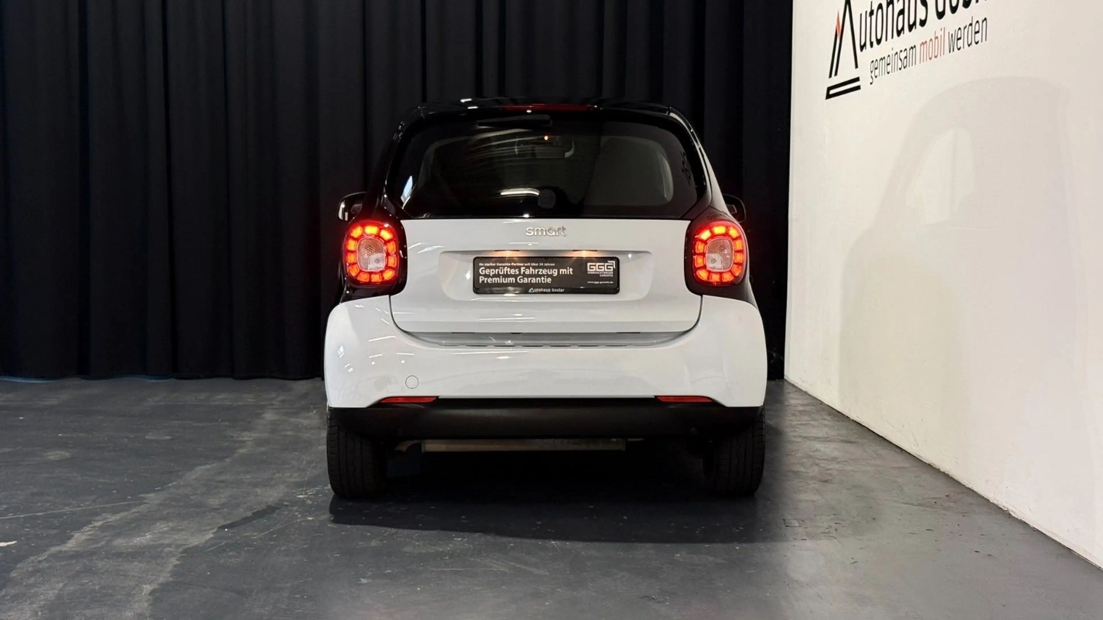smart forTwo fortwo *TEMP*SITZH*ALU*PANORAMA* — photo 7