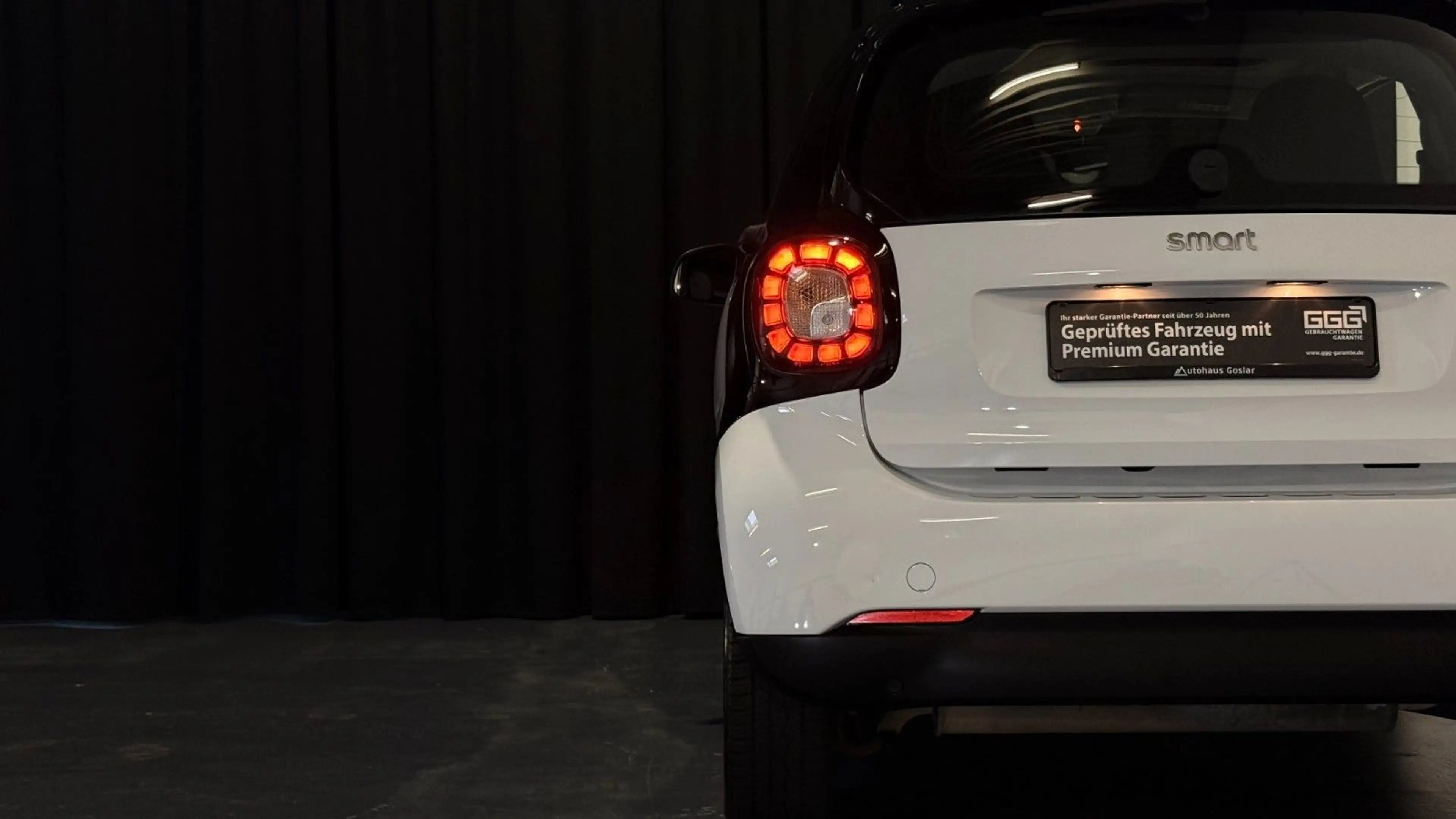 smart forTwo fortwo *TEMP*SITZH*ALU*PANORAMA* — photo 9