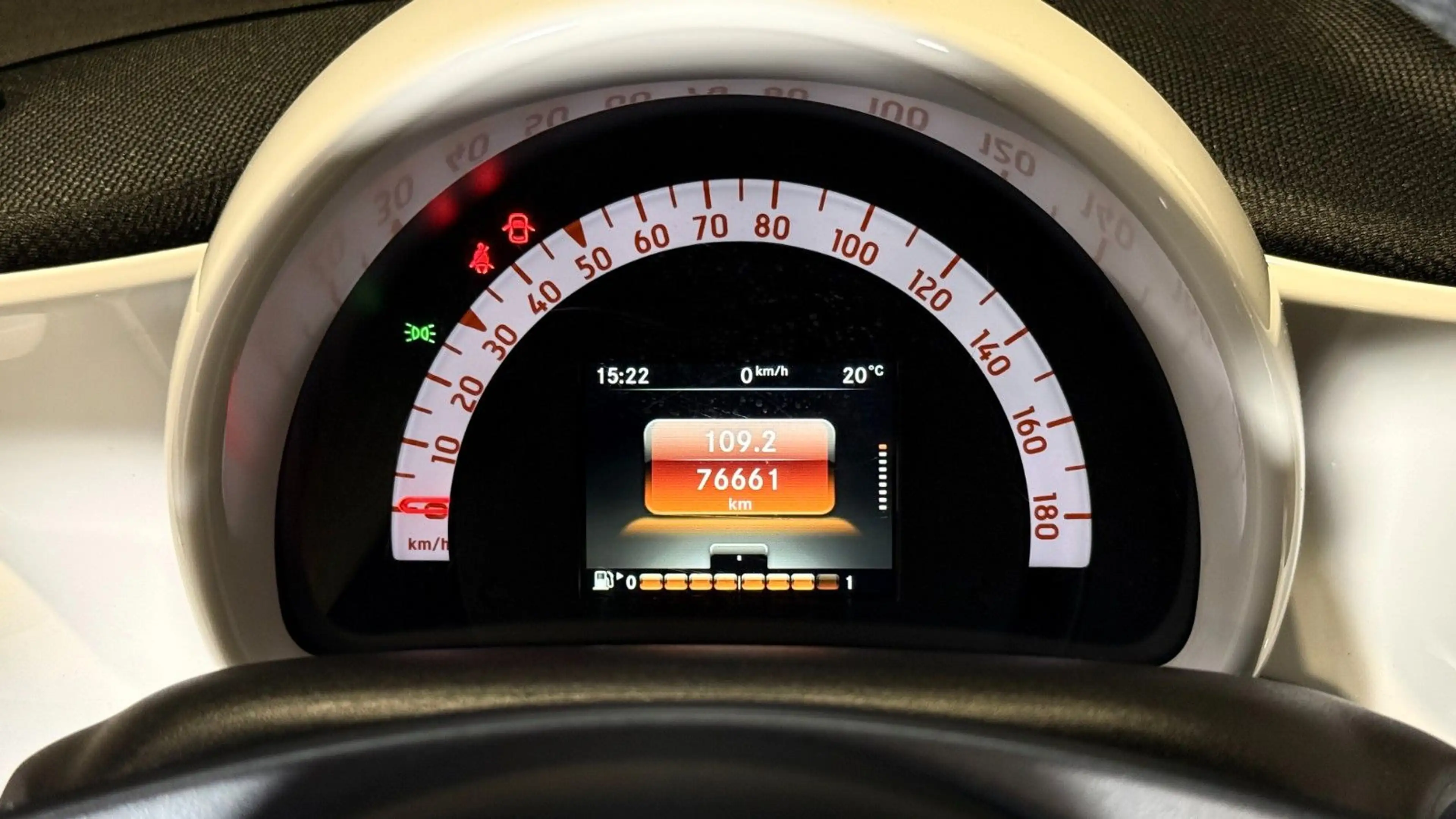 smart forTwo fortwo *TEMP*SITZH*ALU*PANORAMA* — photo 23