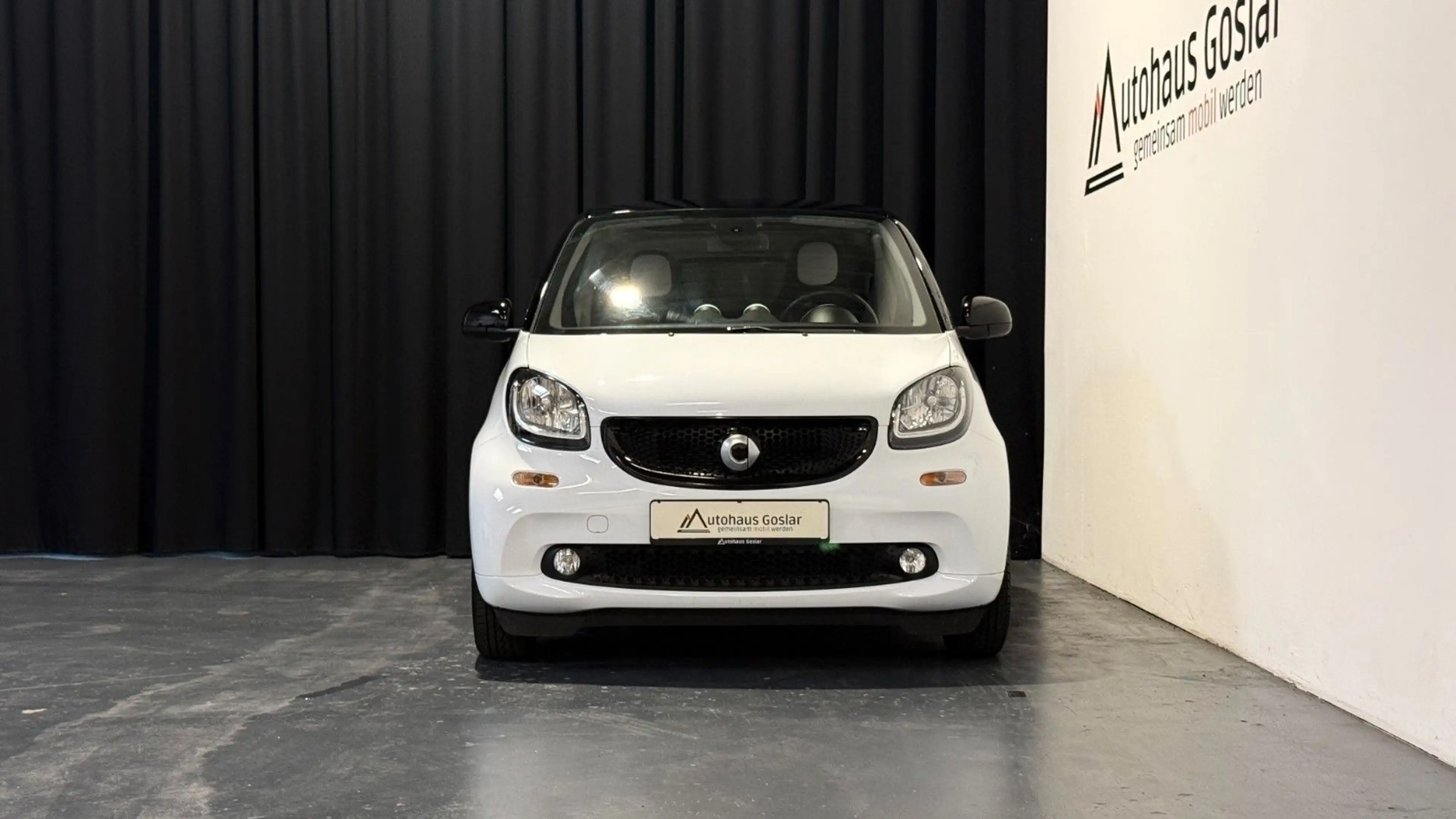 smart forTwo fortwo *TEMP*SITZH*ALU*PANORAMA* — photo 3