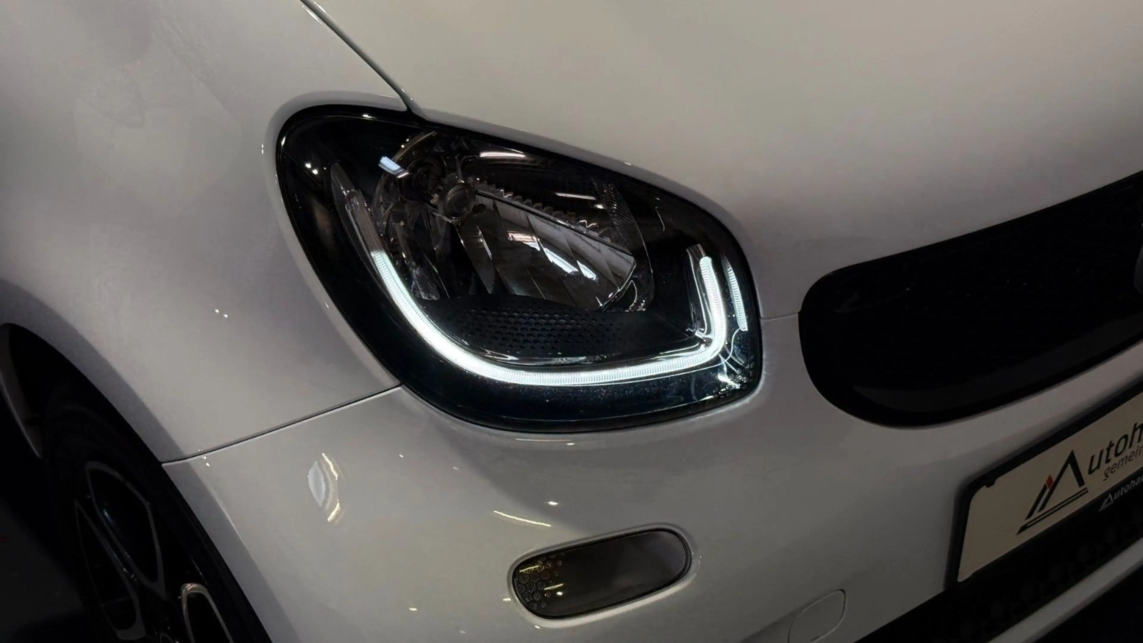 smart forTwo fortwo *TEMP*SITZH*ALU*PANORAMA* — photo 4