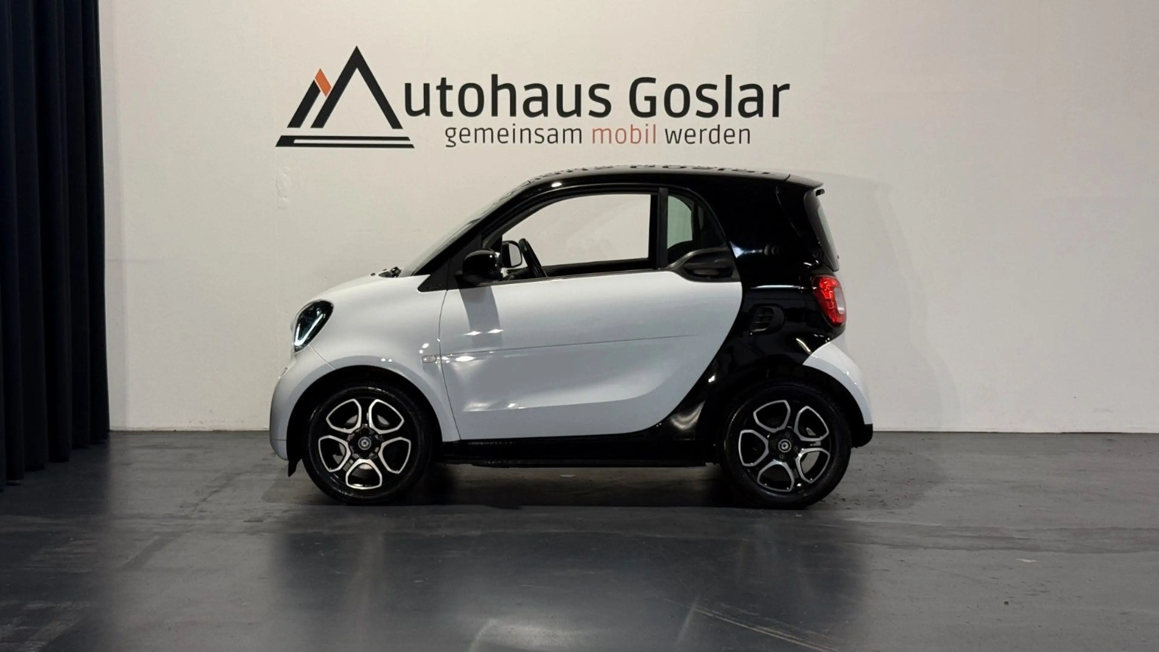 smart forTwo fortwo *TEMP*SITZH*ALU*PANORAMA* — photo 6