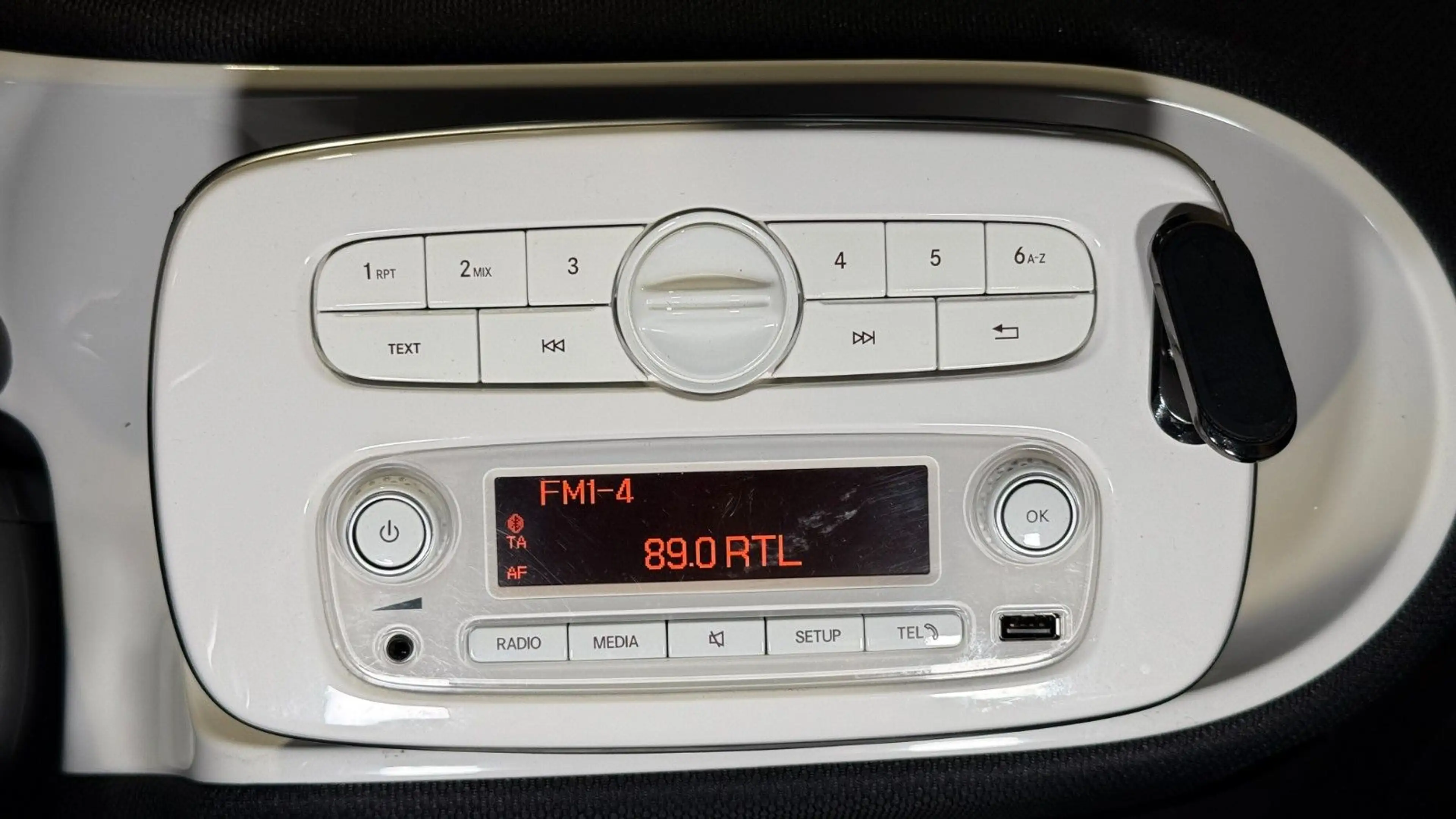 smart forTwo fortwo *TEMP*SITZH*ALU*PANORAMA* — photo 25