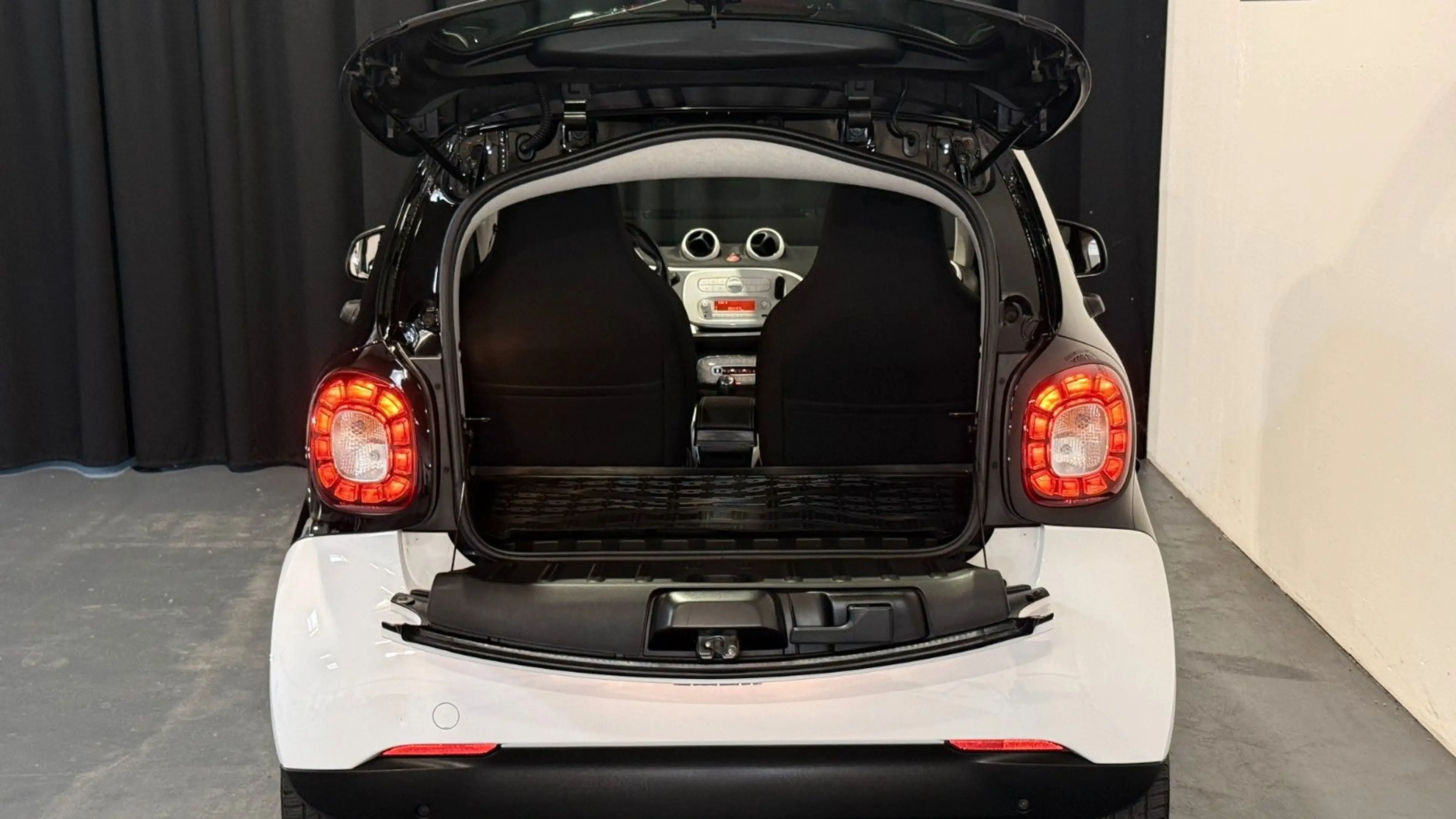 smart forTwo fortwo *TEMP*SITZH*ALU*PANORAMA* — photo 11