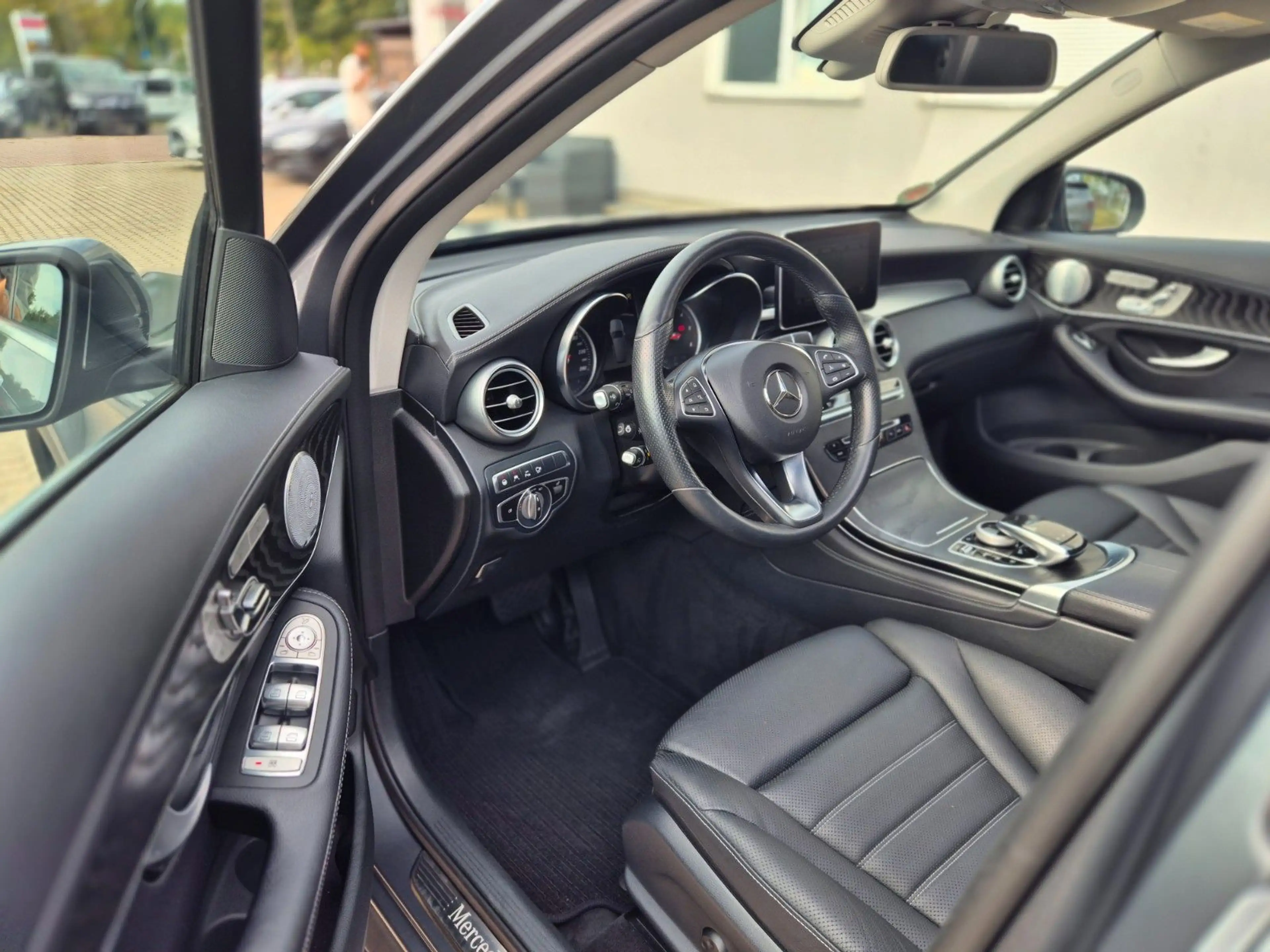 Mercedes-Benz GLC 350 d 4Matic Exclusive PANO/BURMESTER/360/AHK — photo 11