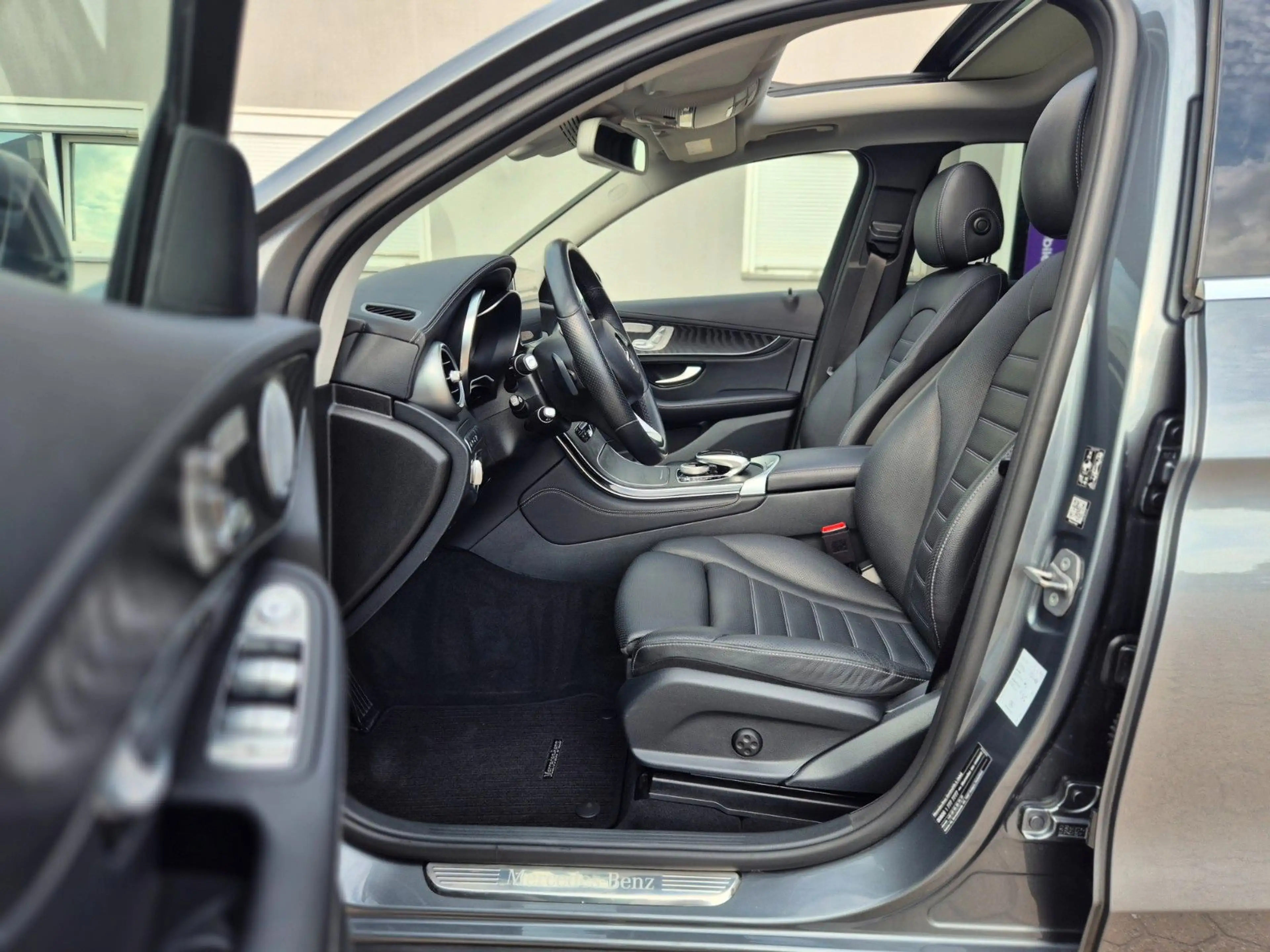 Mercedes-Benz GLC 350 d 4Matic Exclusive PANO/BURMESTER/360/AHK — photo 12
