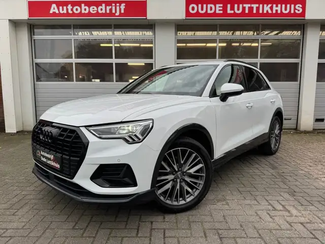 Audi Q3 35 TFSI 150PK S-Tronic S-Line Black Optic Matrix L