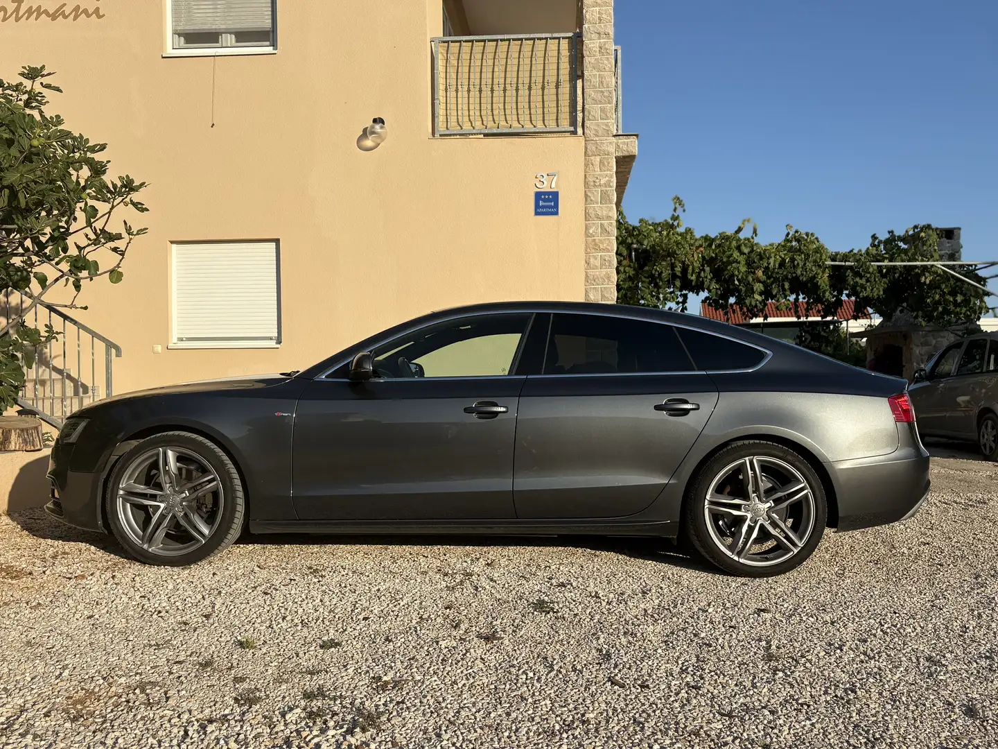 Audi A5 2.0 TDI Sportback S-line Grau - 2