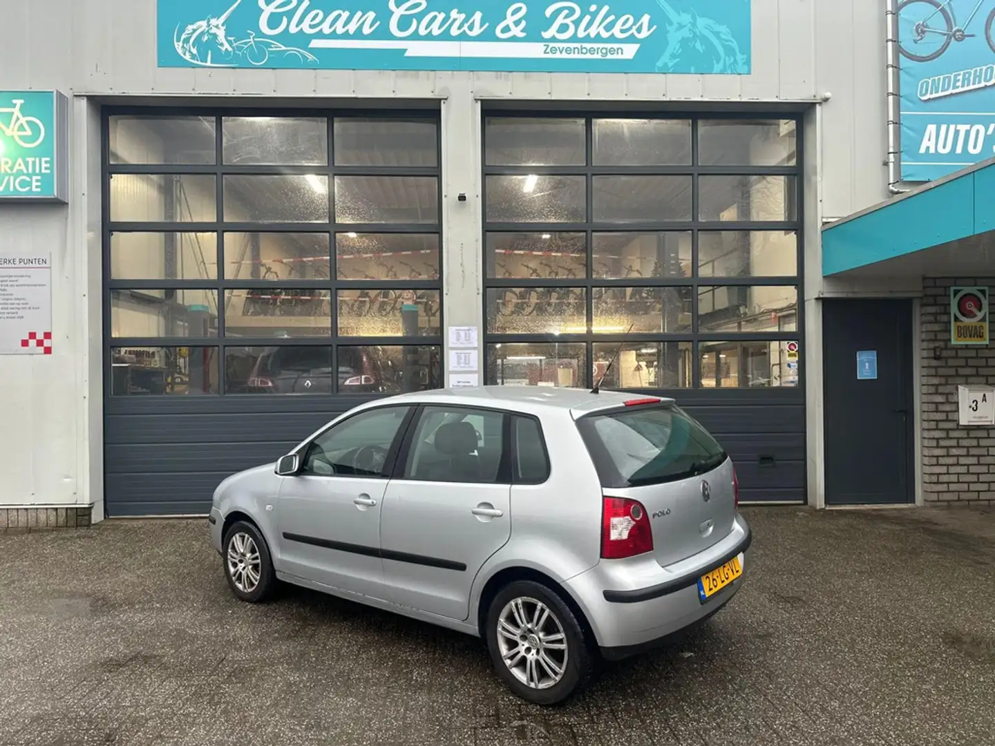 Volkswagen Polo 1.4-16V Comfortline Grijs - 2