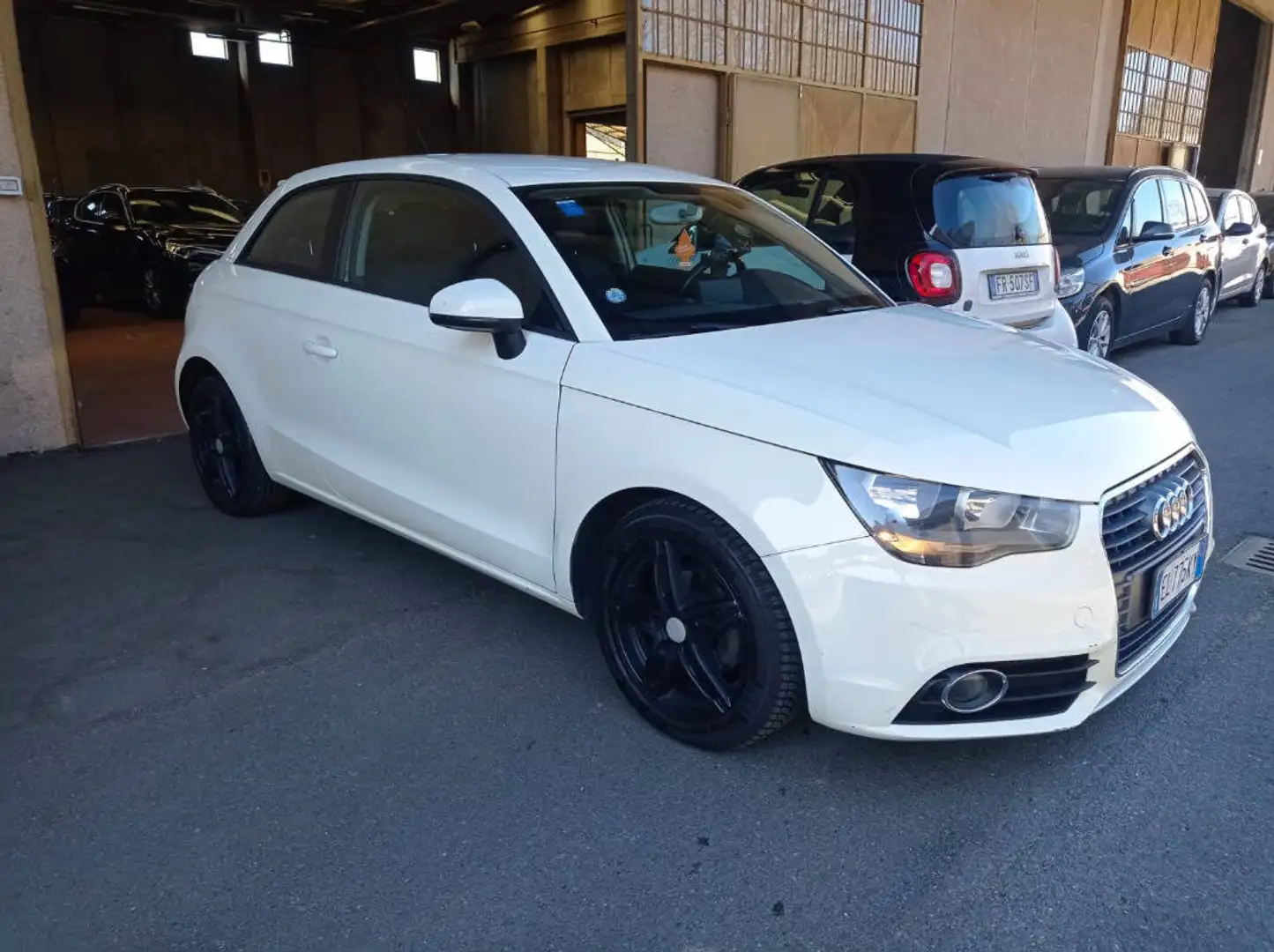 Audi A1 1.6 tdi Attraction 90cv Weiß - 2