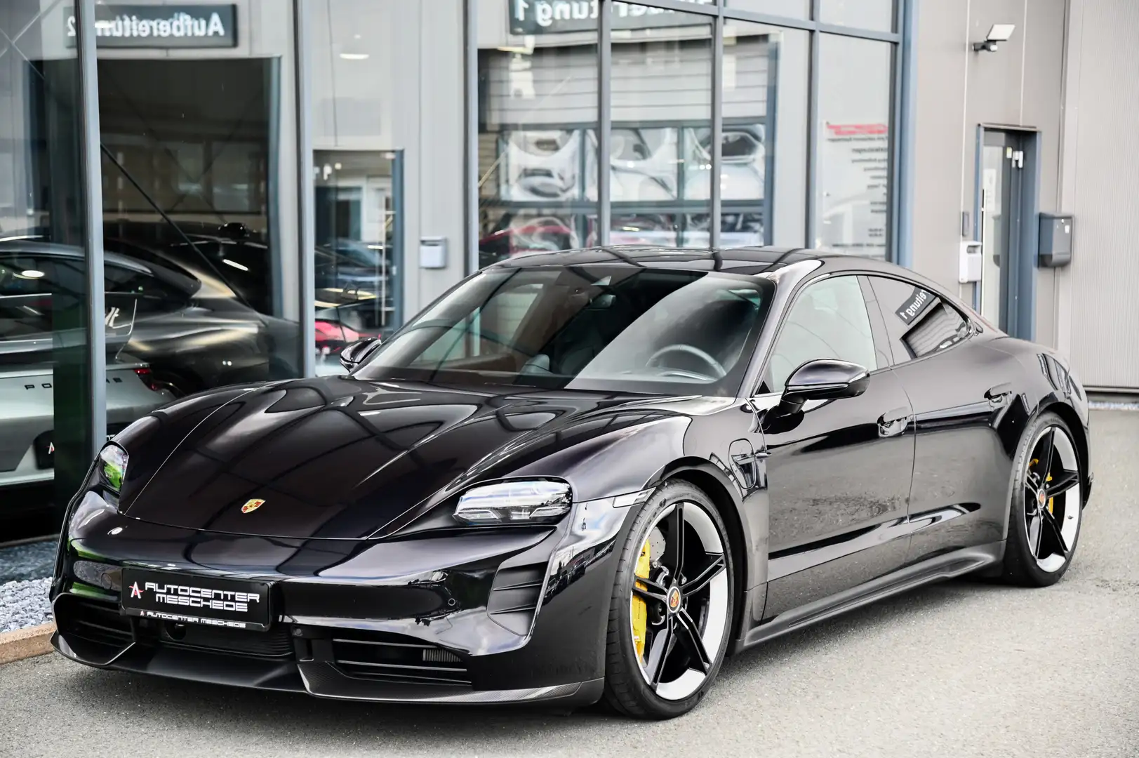 Porsche Taycan Turbo S Sport-Design-Paket Carbon* 21 * Schwarz - 2