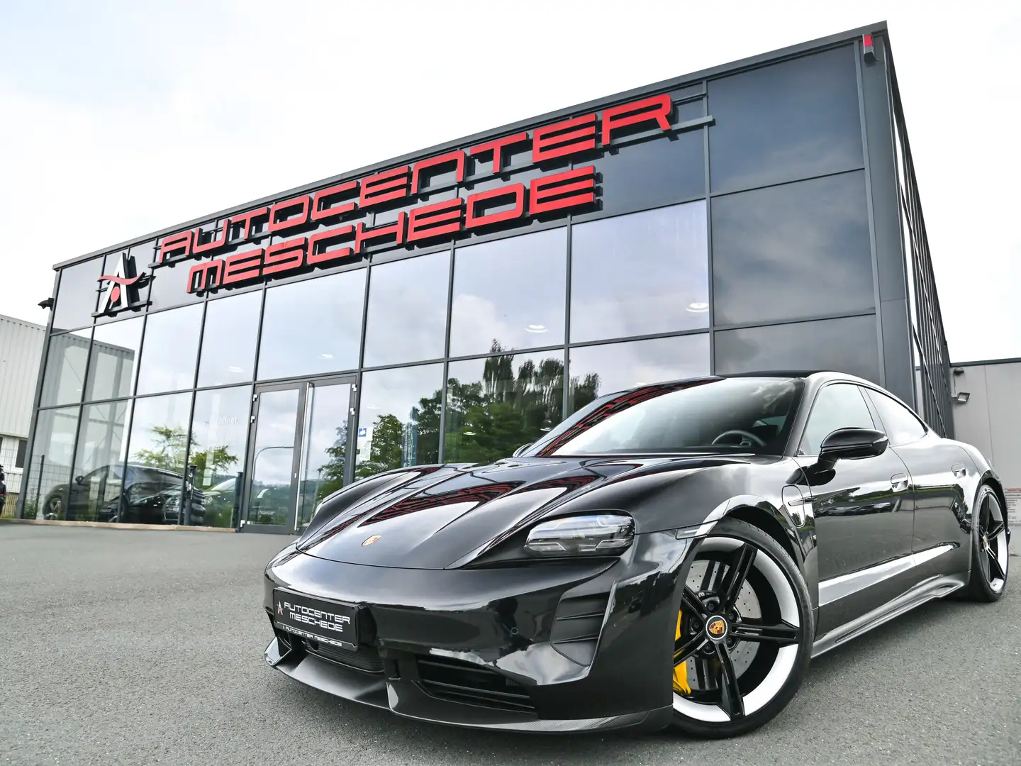 Porsche Taycan Turbo S Sport-Design-Paket Carbon* 21 * Schwarz - 1