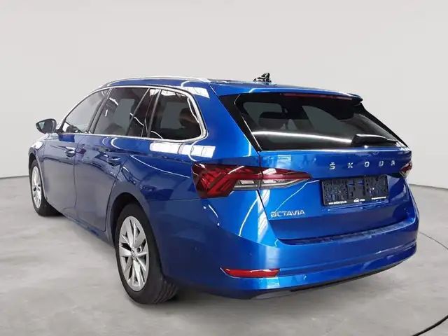Skoda Octavia view 5