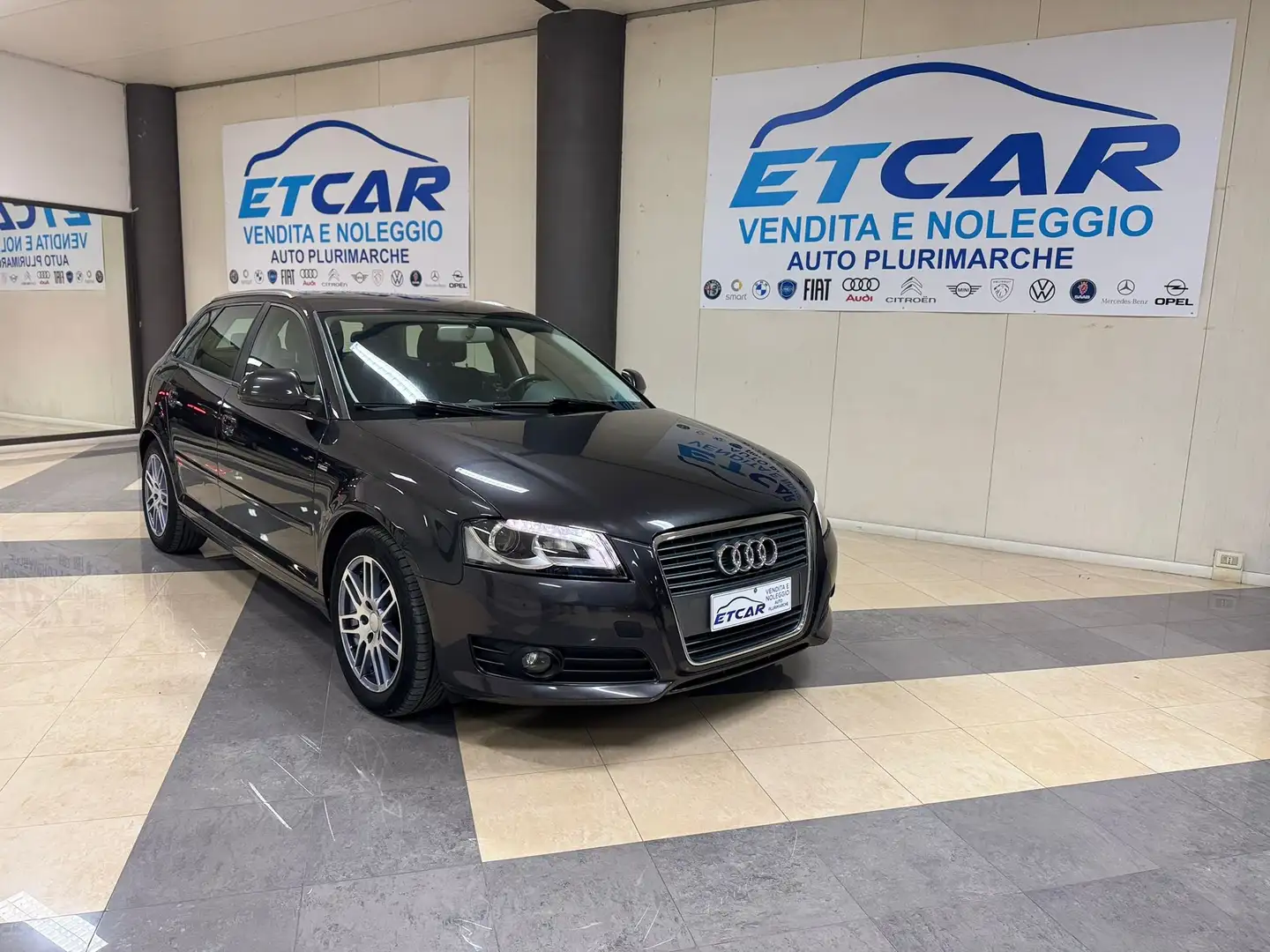 Audi A3 A3 II 2008 Sportback Sportback 1.6 tdi Ambiti 90cv Gris - 1