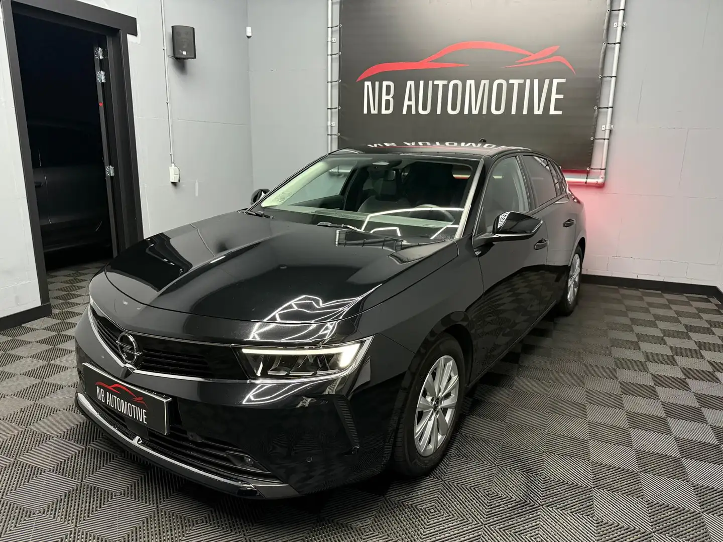 Opel Astra 1.2 Business Edition Noir - 1