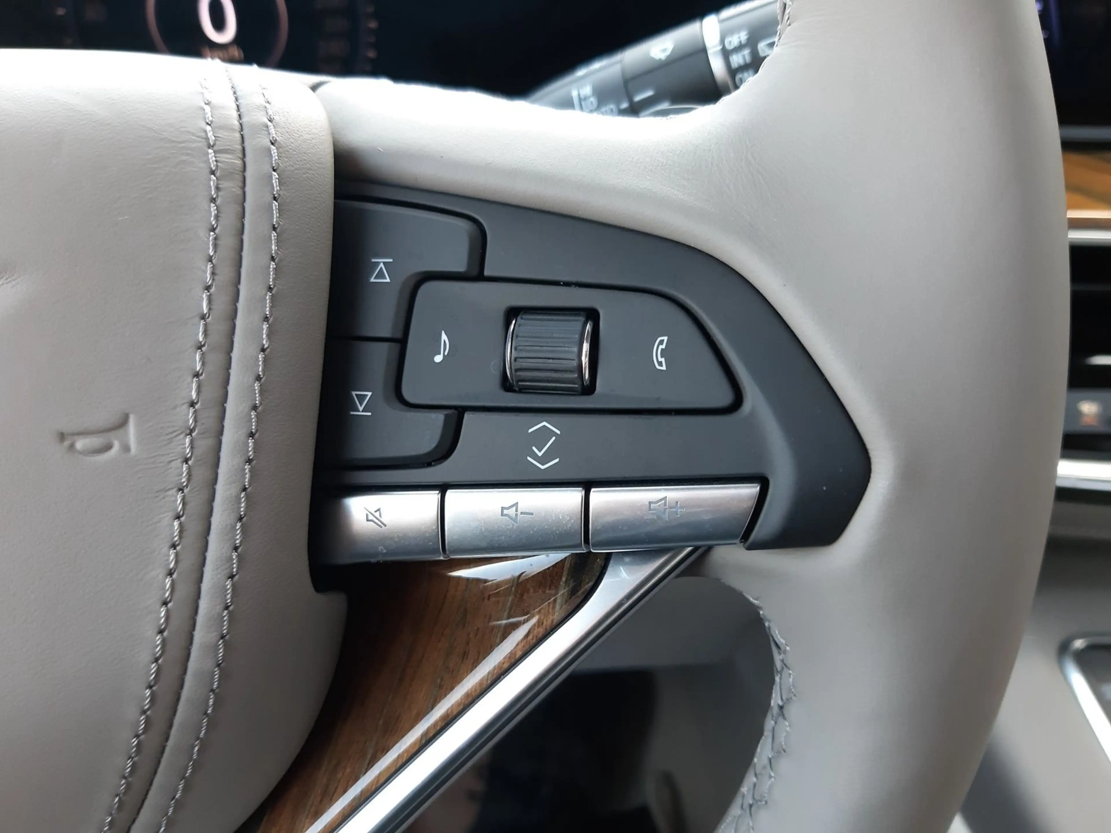 Cadillac Escalade Sport Platinum 6.2 V8 | Night Vision — photo 23