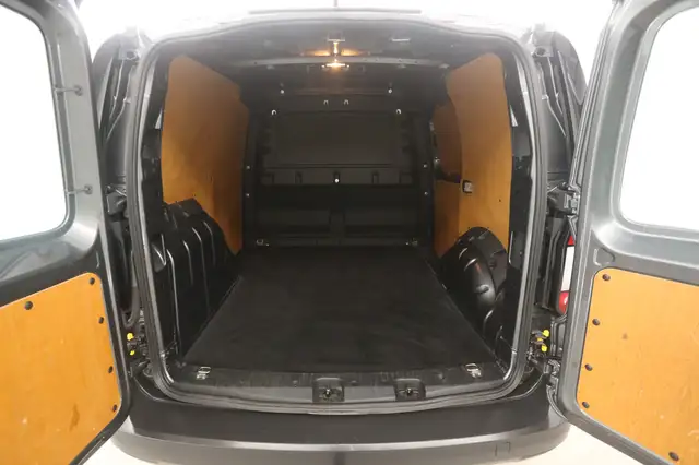Volkswagen Caddy view 3